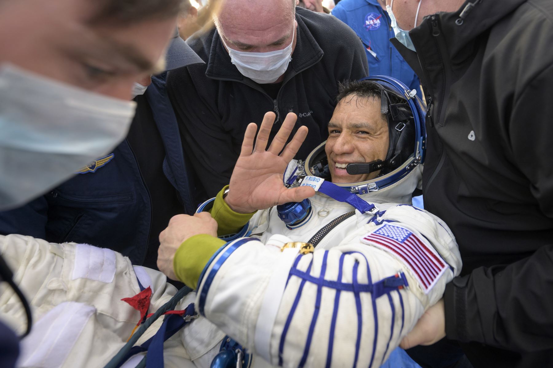 "Frank Rubio concluye su viaje de 371 días en el espacio, estableciendo un nuevo récord del vuelo espacial más largo efectuado por un astronauta estadounidense. ¡Bienvenido a casa, Frank!", escribió en X (antes Twitter). Foto: EFE