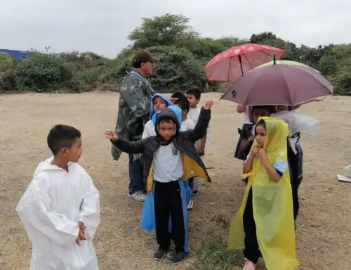 Pequeños escolares de Tumbes participaron activamente del simulacro ante lluvias intensas y peligros asociados que organizó el Indeci. Foto: Milagros Rodríguez.