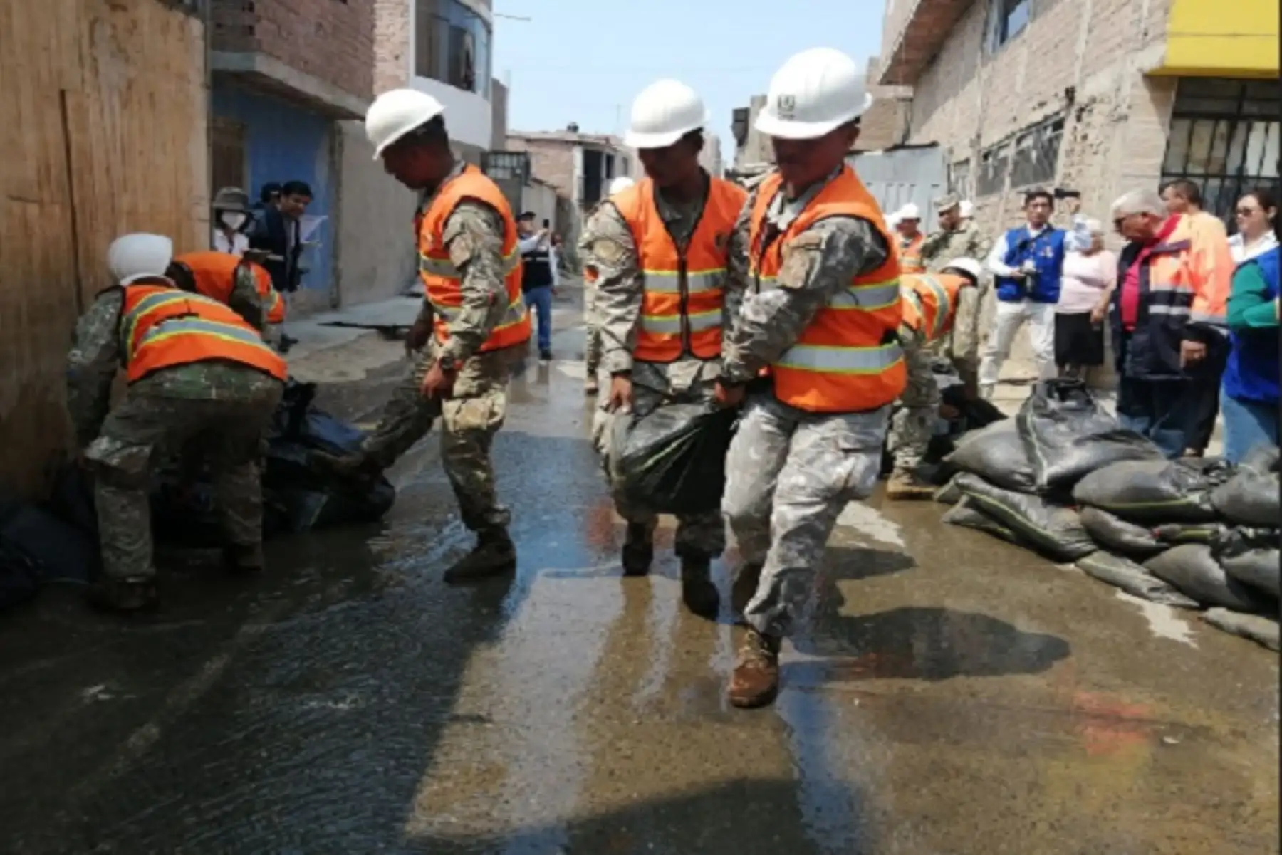 El Simulacro Nacional Multipeligro que se realizará hoy en Alto Trujillo contempla un ejercicio de prevención ante lluvias e inundaciones. ANDINA/Difusión