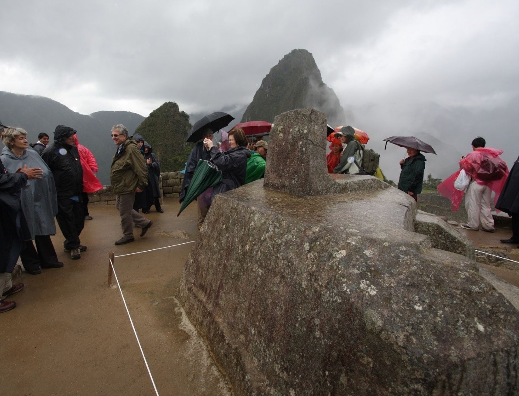 El Intihuatana, una piedra tallada y considerada el reloj solar inca, ubicada en la ciudadela de Machu Picchu, será cerrado al público temporalmente, debido a las evidencias de desgaste, afirma la Dirección de Cultura de Cusco. Foto: Percy Hurtado