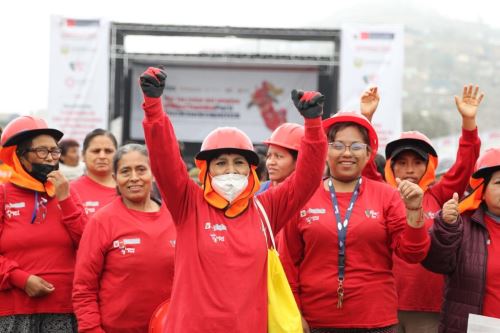 Beneficiarias del programa Llamkasun Perú. Cortesía.