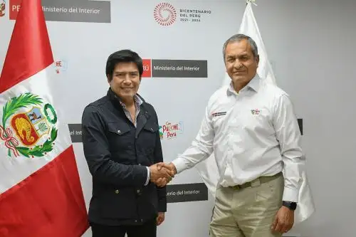 El ministro del Interior, Vicente Romero, y el alcalde de SJL, Jesús Maldonado,  expresaron su compromiso de seguir sumando esfuerzos para combatir la delincuencia común y organizada. ANDINA/ Mininter.