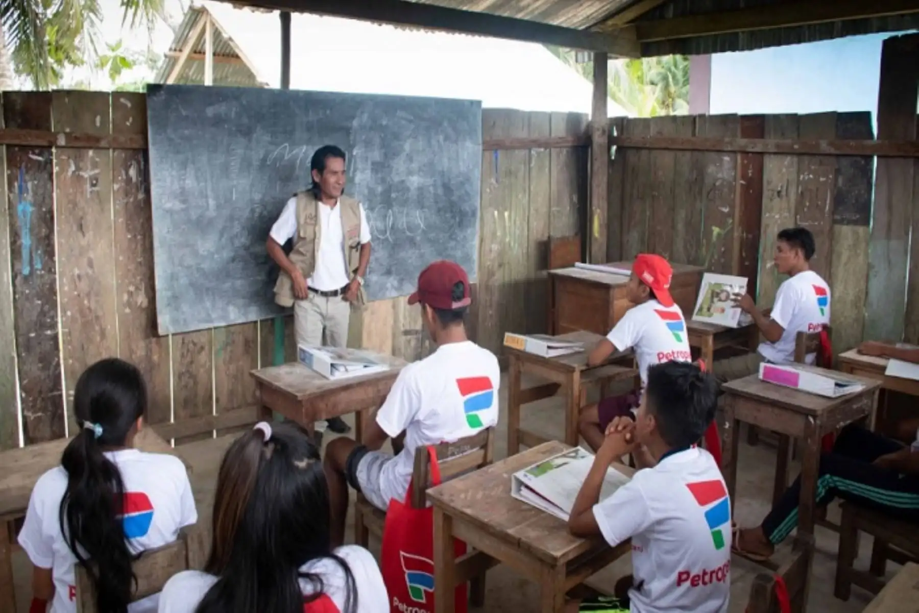 Programa “Jinkay”, que significa semilla, en lengua wampis, se ejecuta tras realizarse coordinaciones previas con los apus de las comunidades, padres de familia y docentes de los colegios involucrados.
