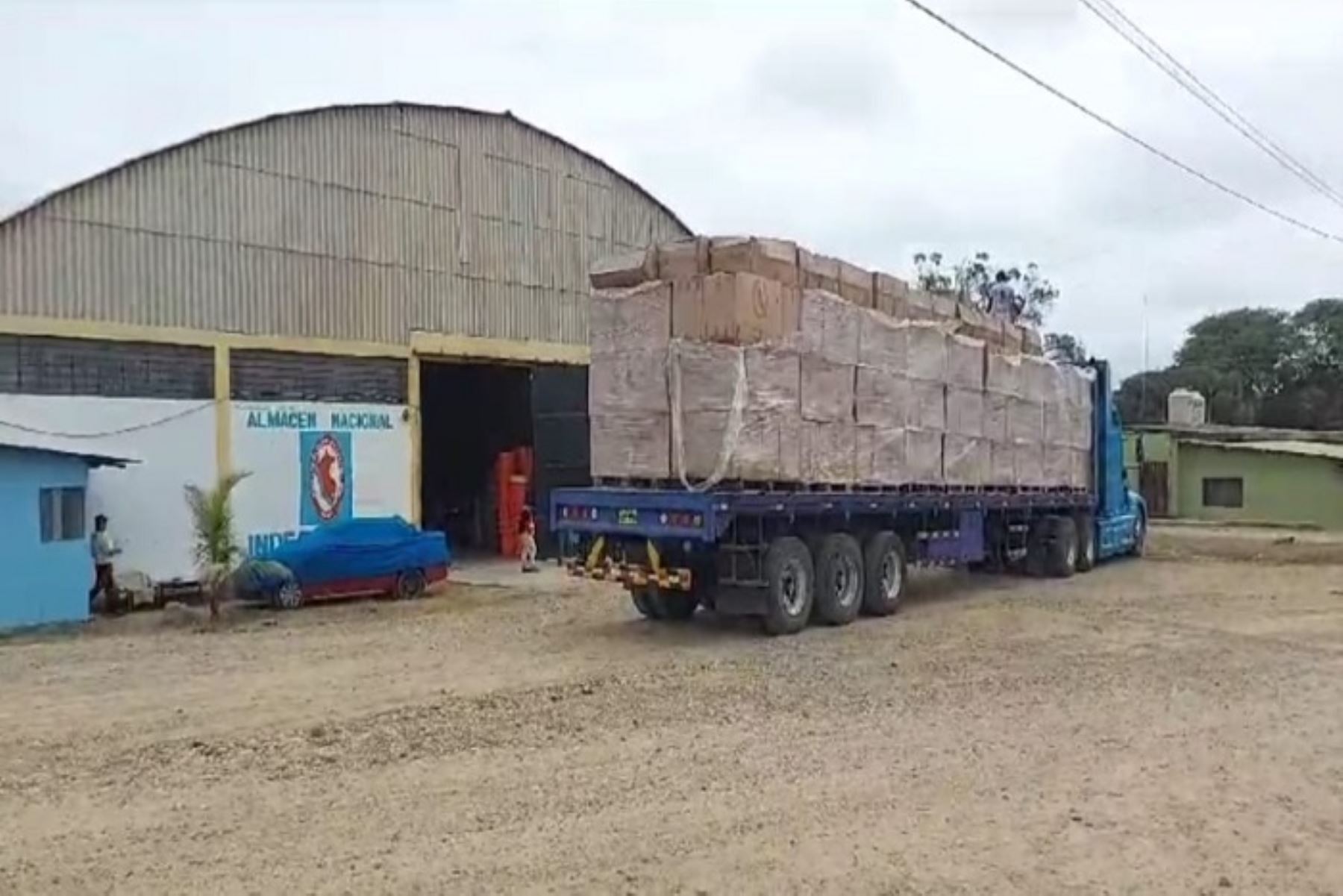 Para Tumbes se ha destinado 15 camiones con ayuda humanitaria, de los cuales ya han arribado hasta este momento 3 de ellos.