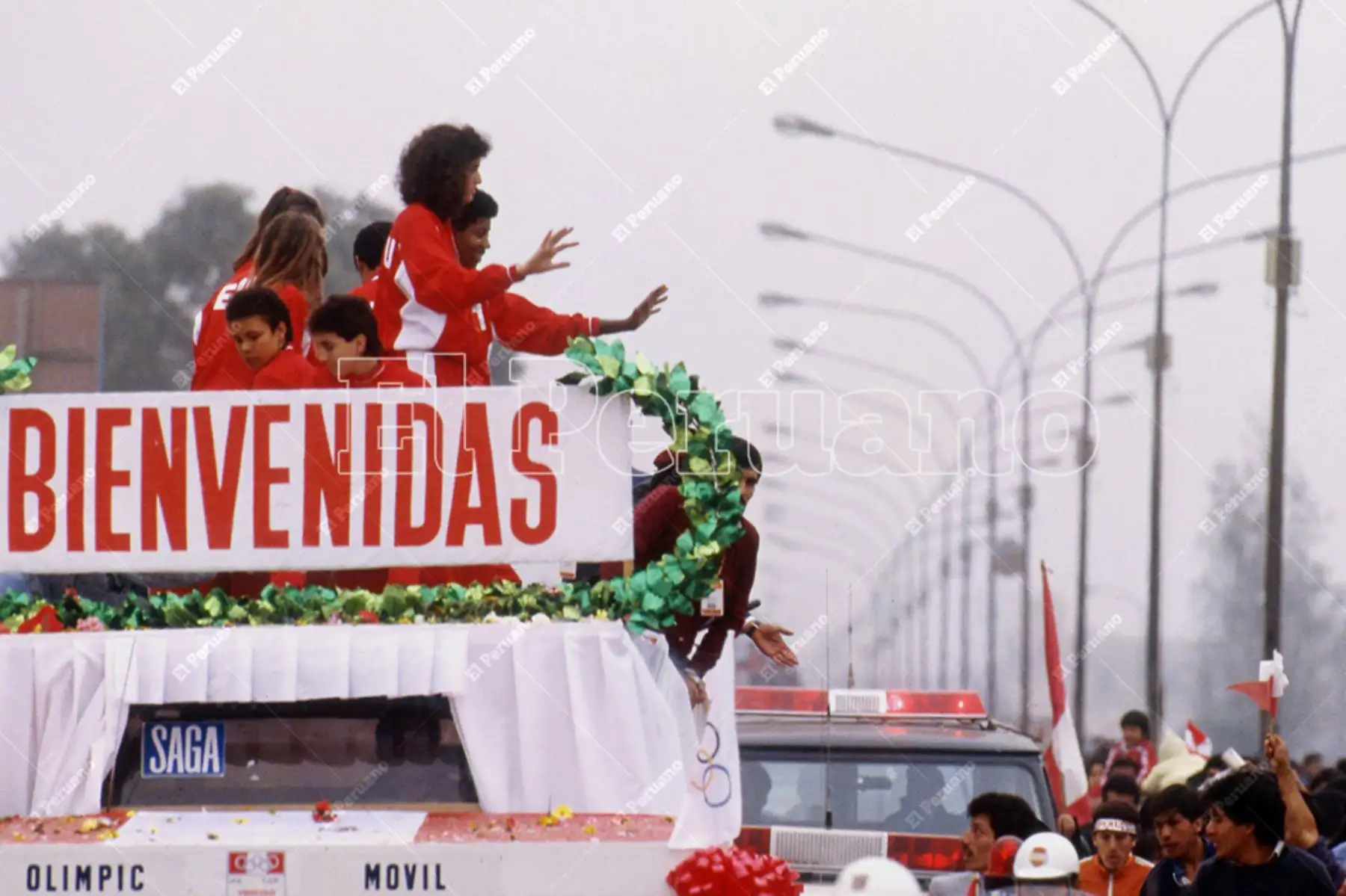 Lima - 2 octubre 1988 / Multitudinaria bienvenida a la selección peruana de voleibol, subcampeona olímpica en los juegos de Seúl 1988. Foto: Archivo Histórico de El Peruano / Leoncio Mariscal