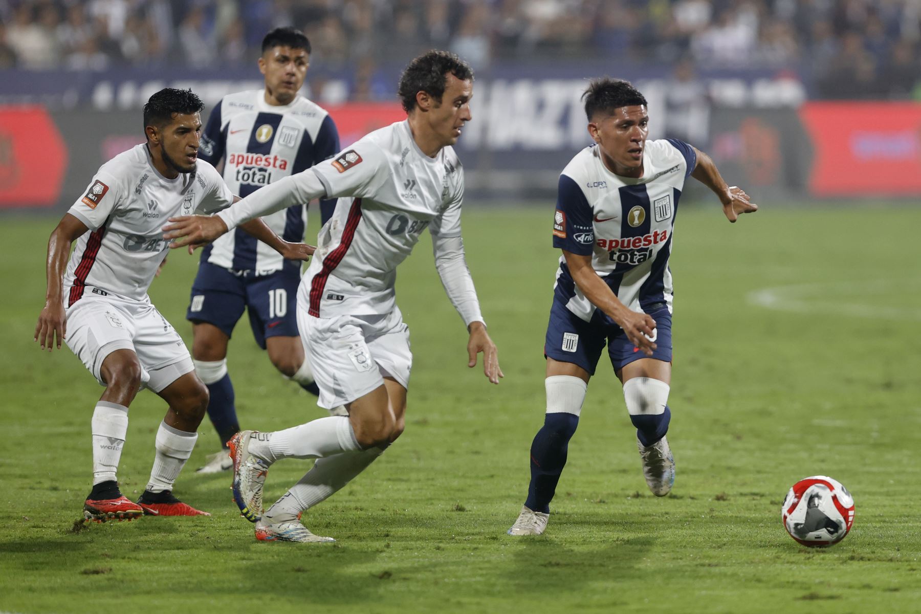 Alianza Lima empató 0-0 con Melgar por la fecha 16 del Torneo Clausura  en estadio Alejandro Villanueva. Foto: ANDINA/Vidal Tarqui