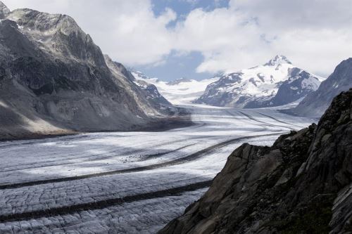 Los glaciares en Suiza perdieron un 4 % de hielo en 2023 y un 10 % en los dos últimos años