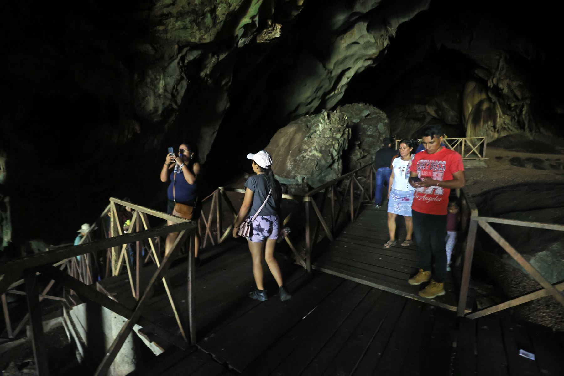 ANDINA/Vidal Tarqui. Cueva de las Lechuzas reabre visitas y ofrece mayor seguridad y comodidad a turistas