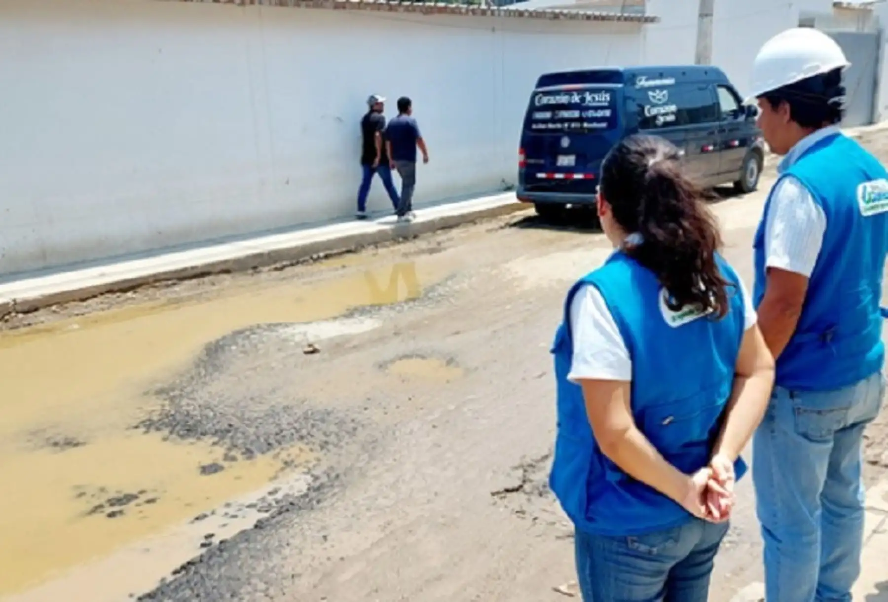 Debido a los constantes desbordes y aniegos en la red de alcantarillado en los alrededores del Hospital Regional de Lambayeque, que afecta a pacientes y vecinos del pueblo joven Santo Toribio de Mogrovejo, especialistas de la 
Superintendencia Nacional de Servicios de Saneamiento (Sunass) monitorearon la atención de los problemas que reportan los usuarios.