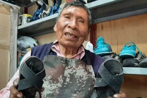 Las ojotas peruanas o “llanques” son una herencia de nuestros Andes, colmados de personajes que vestían “ushutas” hechas con suelas de cuero o fibra vegetal, donde se amarraban cordeles de algodón o lana o tiras fabricadas de piel animal.