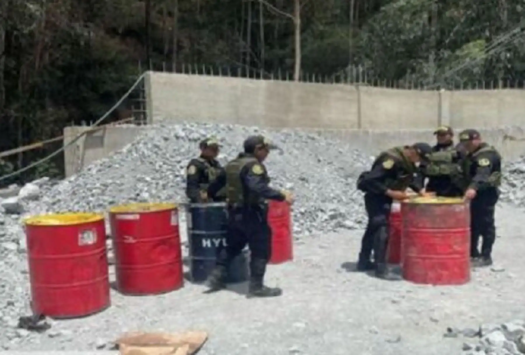 La Fiscalía Especializada Transitoria en Materia Ambiental (FEMA) de La Libertad, con el apoyo de la FEMA Supraprovincial, continúa ejecutando diligencias de interdicción contra la minería ilegal en el sector Los Alisos y Los Cedros, en la provincia de Pataz, región La Libertad.