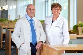 Nobel de Medicina para Karikó y Weisman por sus investigaciones en la vacuna contra covid. Foto: AFP