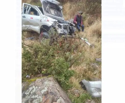 Una camioneta sufrió un despiste y cayó a un abismo en la vía Los Libertadores, en Huancavelica, falleciendo los tres ocupantes del vehículo. Foto: ANDINA/difusión.