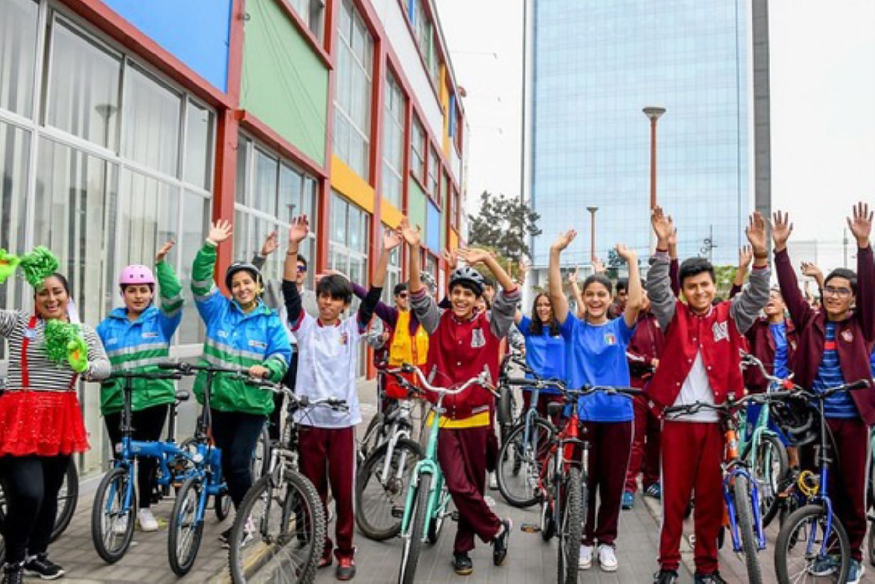 “A tu cole en bici” ha capacitado a 6,450 estudiantes y 1,004 docentes de un total de 25 instituciones educativas públicas focalizadas.ANDINA/ ATU.