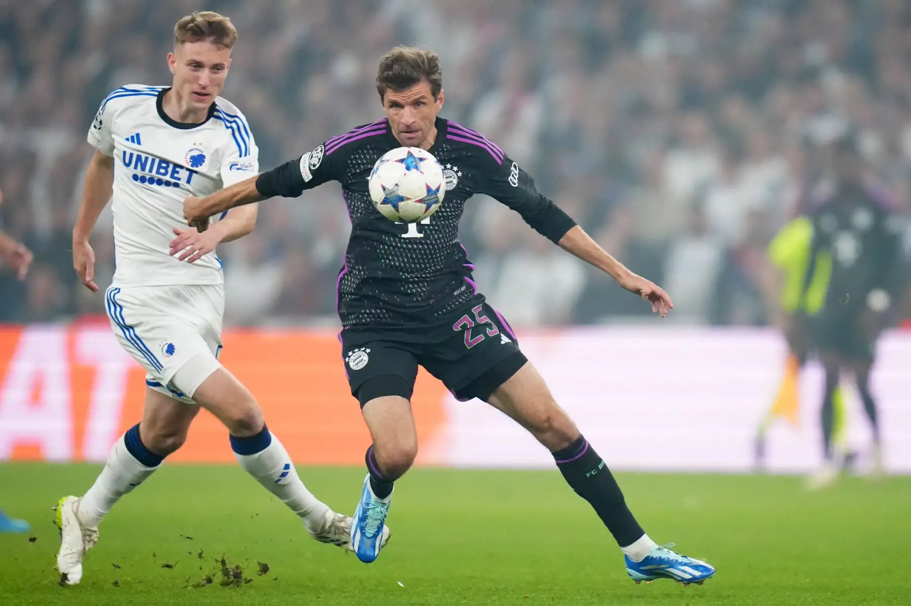Thomas Mueller del FC Bayern Munich en acción durante el partido de fútbol del Grupo A de la Liga de Campeones de la UEFA entre el FC Copenhague vs Bayern Munich.
Foto: EFE