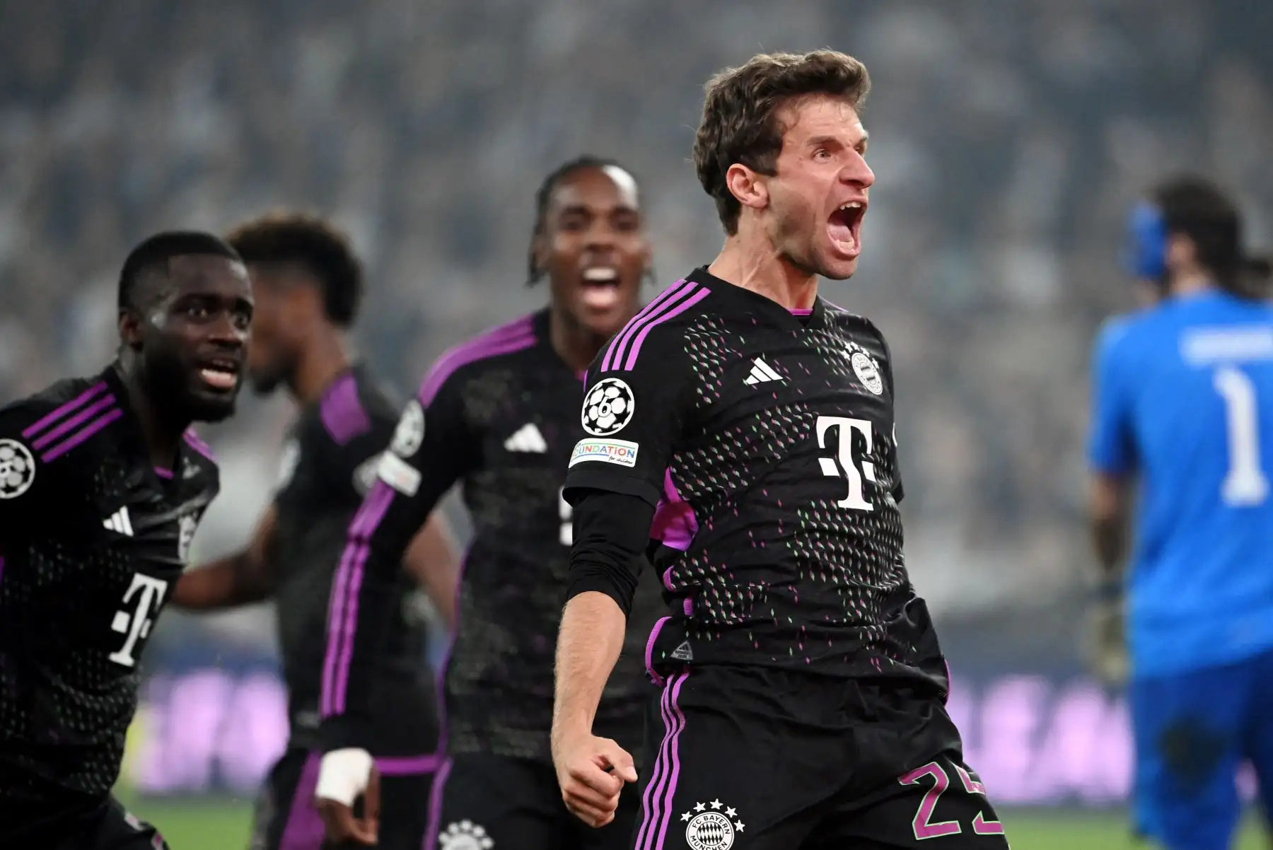 El delantero alemán del Bayern de Múnich, Thomas Mueller, celebra tras el gol anotado, durante el partido de fútbol del Grupo A de la Liga de Campeones de la UEFA entre el FC Copenhague y el FC Bayern de Múnich en Copenhague, Dinamarca, el 3 de octubre de 2023.
Serguéi GAPON / AF