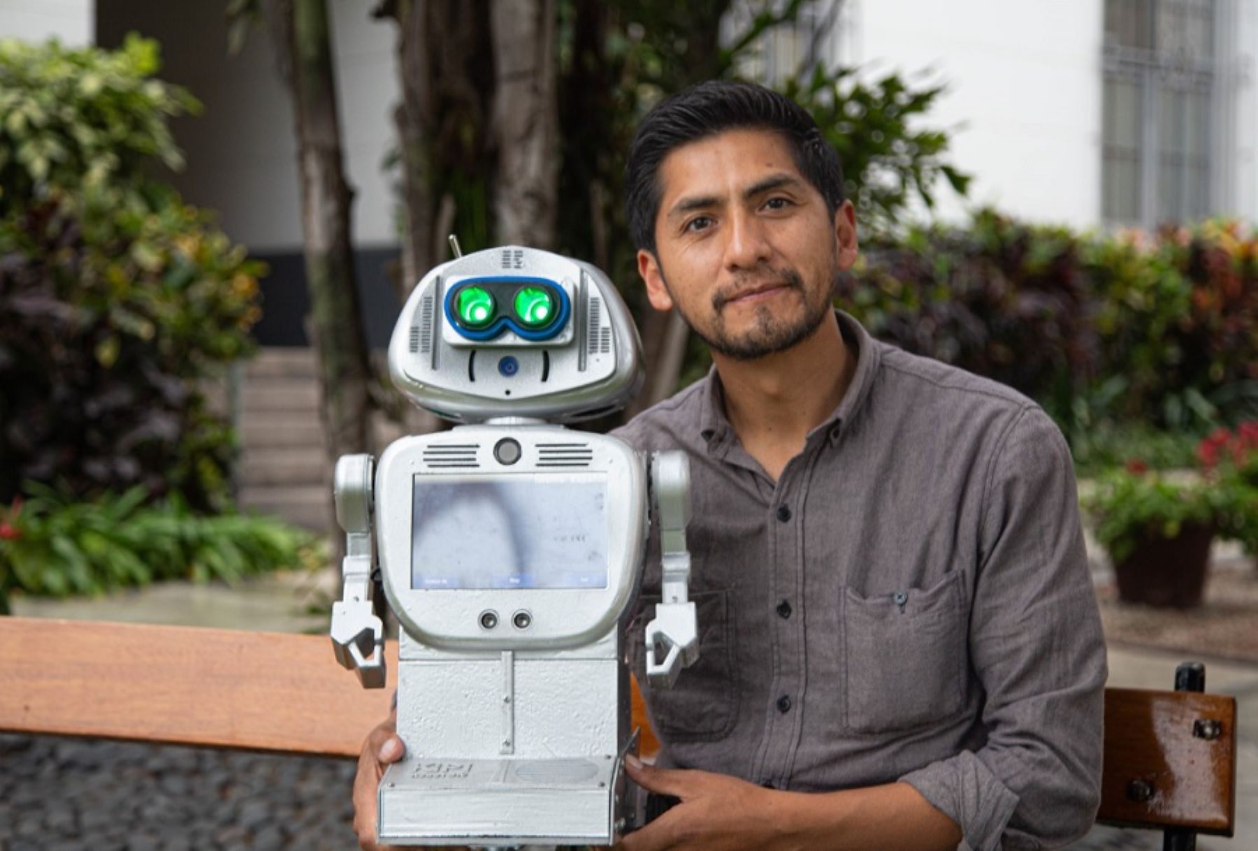 Kipi es no solo una robot; es en realidad un ecosistema de aprendizaje, sostiene su creador el profesor huancavelicano Walter Velásquez Godoy.