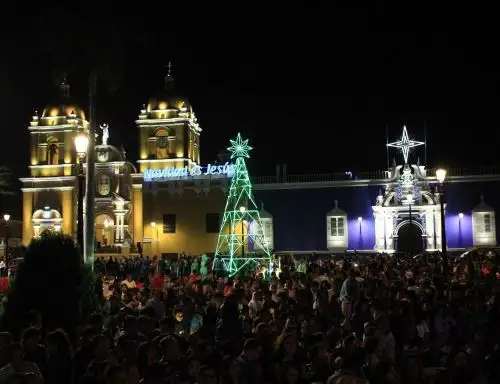 El tradicional Festival de Luces y Colores que se realiza en Trujillo por las fiestas de Navidad y el Año Nuevo está en peligro de no llevarse a cabo ante la amenaza del alcalde Arturo Fernández de no otorgarles la autorización de funcionamiento. Foto: Luis Puell.