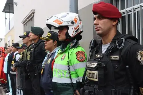 Más de 1,500 efectivos policiales de diferente especialidades custodiarán a los fieles durante los cinco recorridos del Señor de los Milagros. Foto:ANDINA/Difusión