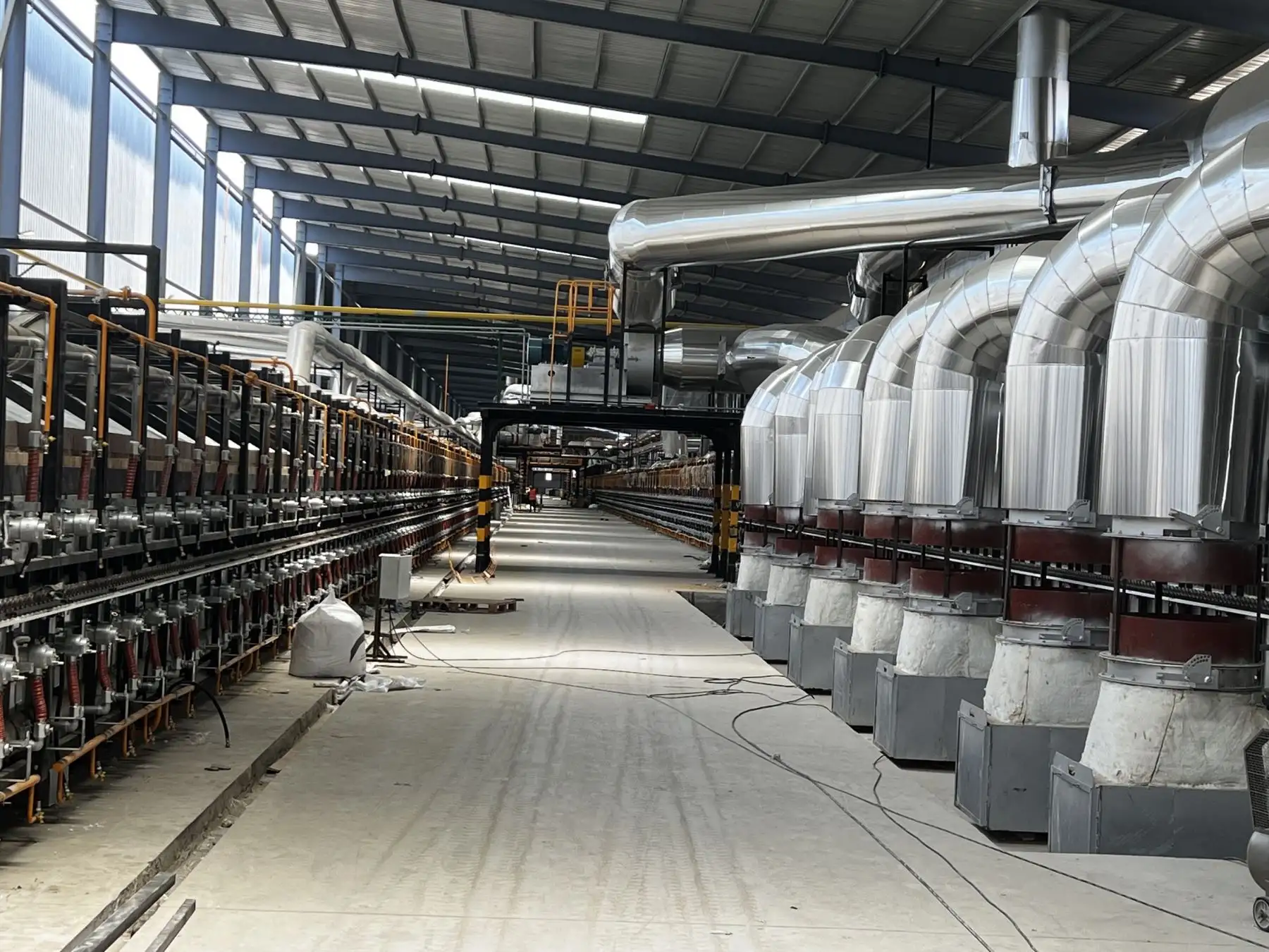 Una nueva planta de cerámicos y porcelanatos entrará en funcionamiento a fines de octubre en Ica. La fábrica operará con gas natural y generará más de 1,000 puestos de trabajo. Foto: Genry Bautista