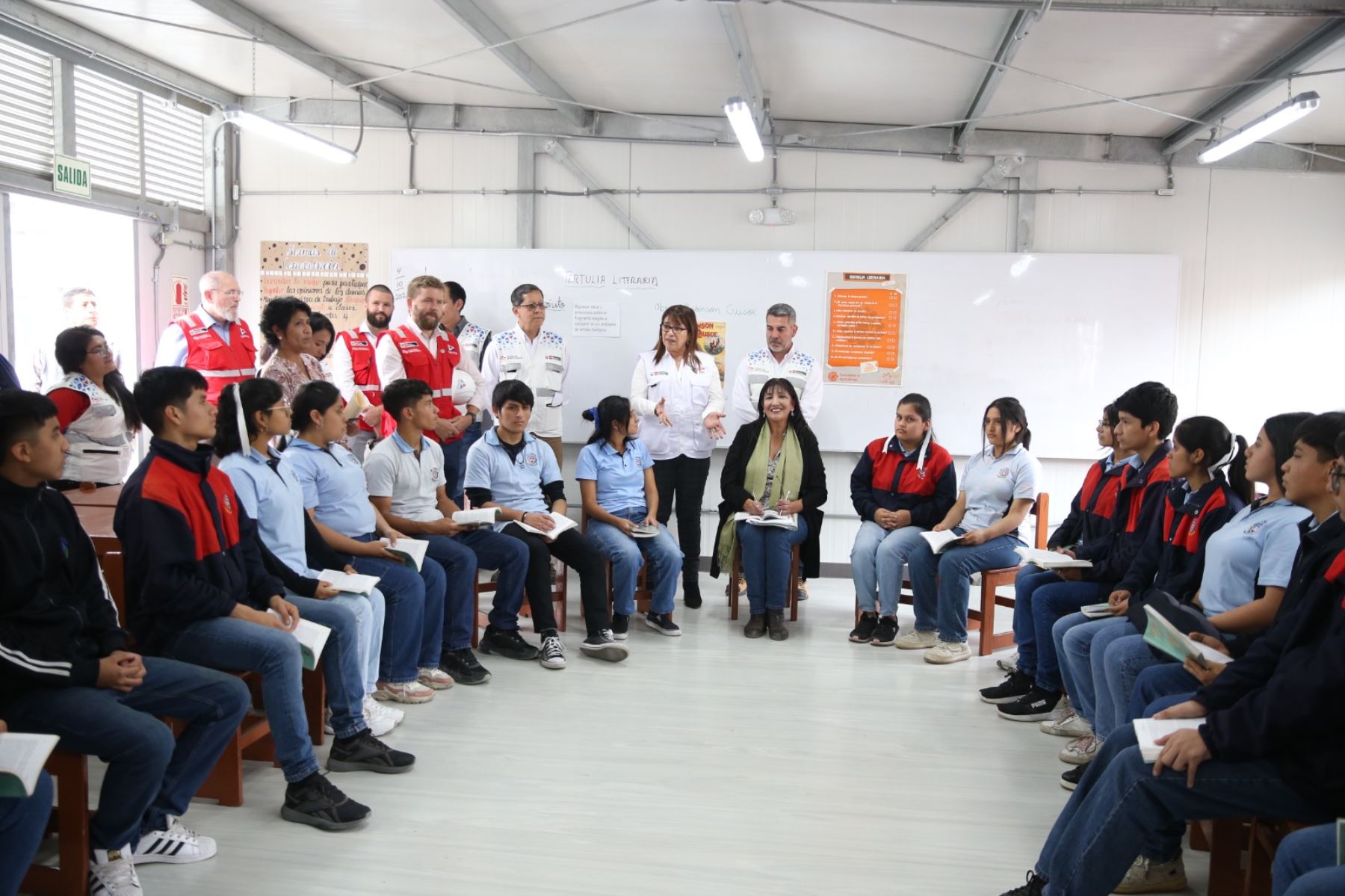 Ministra de Educación entrega aulas temporales de dos Escuelas Bicentenario en Villa María del Triunfo. Foto: ANDINA/Difusión.