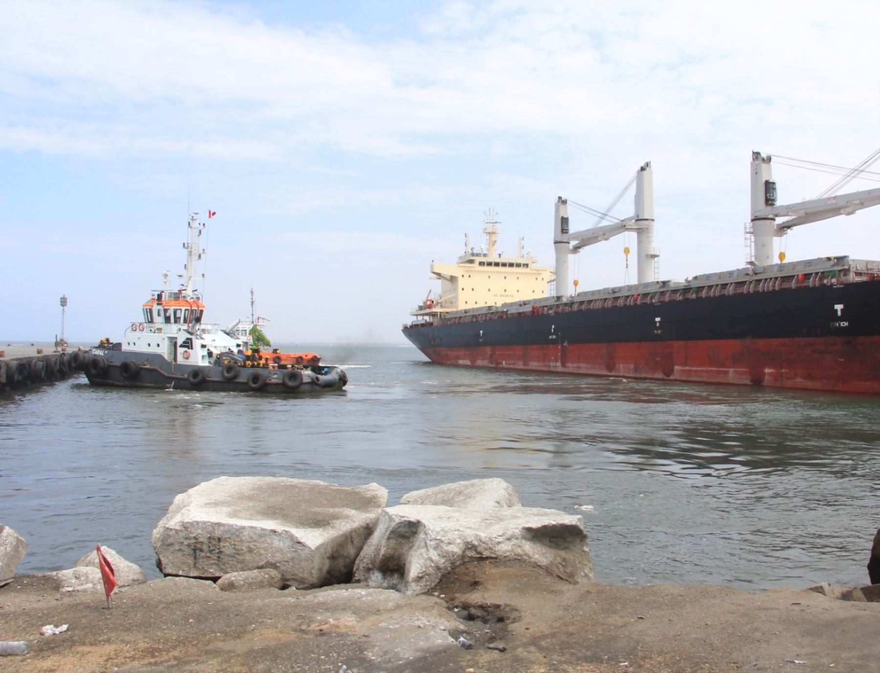 La Gerencia Regional de Energía y Minas de La Libertad reveló que alrededor de 22,000 toneladas de carbón, procedentes de la minería ilegal, son exportadas mensualmente a través del puerto de Salaverry.