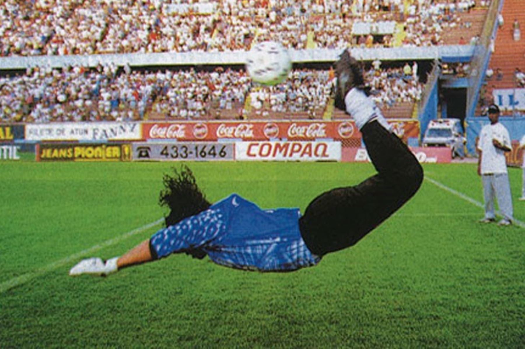 La tapada del escorpión, espectacular jugada defensiva con el sello del colombiano René Higuita. Foto: Conmebol/Cortesía.