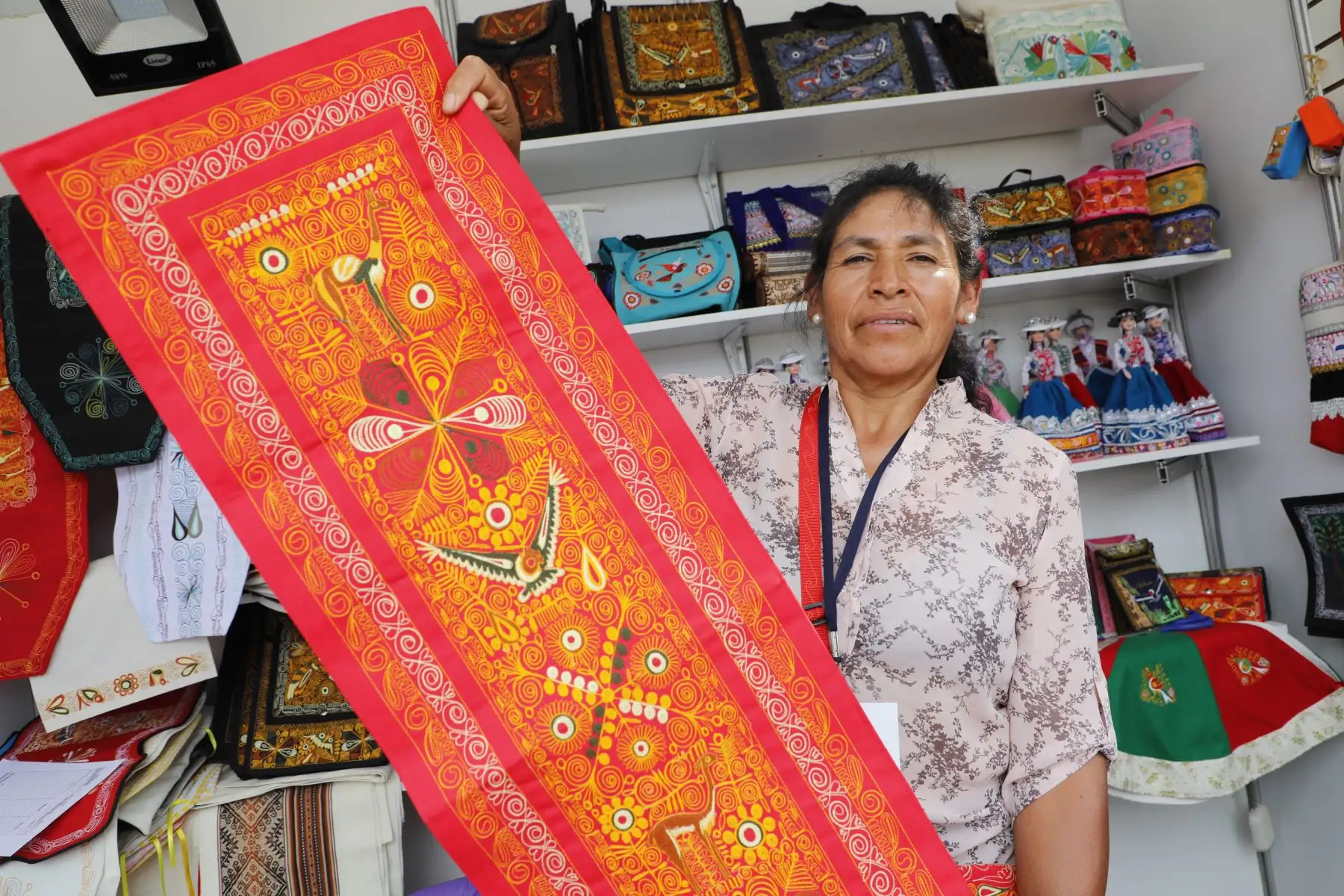 Ministerio de Comercio Exterior y Turismo, lanza convocatoria para el Premio Nacional a la Mujer Artesana 2023. Foto: Mincetur