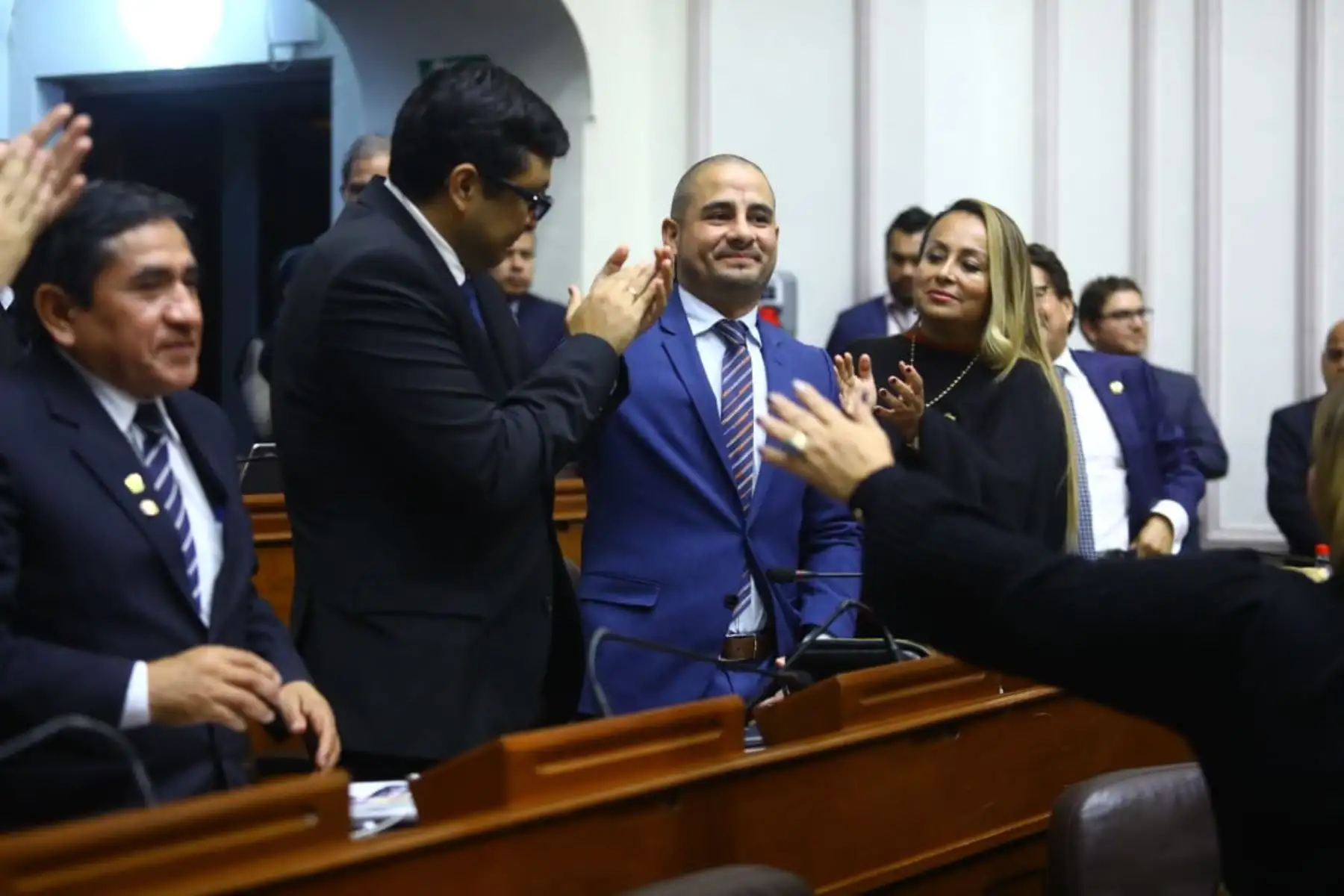 El Pleno eligió a Arturo Alegría, vocero titular de Fuerza Popular, para ocupar el cargo de la primera vicepresidencia de la Mesa Directiva del Parlamento. Arturo Alegría asume como primer vicepresidente, luego de retiro de Wilson Soto.
Foto: ANDINA/Congreso