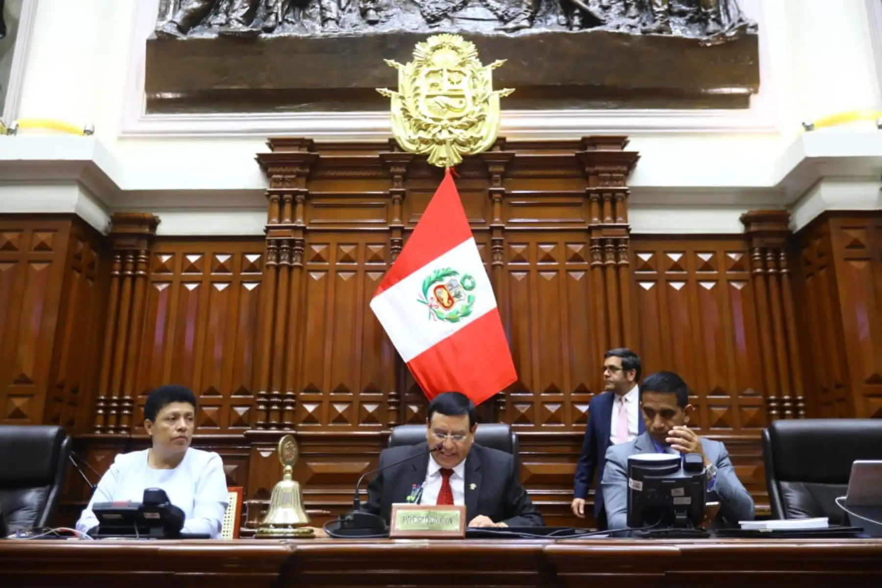 El Pleno eligió a Arturo Alegría, vocero titular de Fuerza Popular, para ocupar el cargo de la primera vicepresidencia de la Mesa Directiva del Parlamento. Arturo Alegría asume como primer vicepresidente, luego de retiro de Wilson Soto.
Foto: ANDINA/Congreso