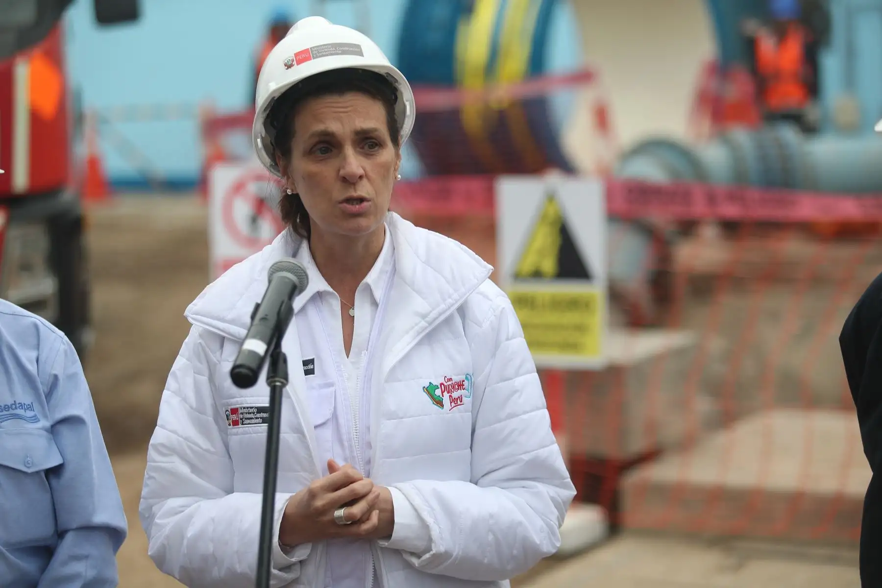 Conferencia de prensa de la ministra de Vivienda y el presidente de Sedapal informando sobre el corte de agua en distintas zonas de la capital, horarios, punto de acopios y despliegue para garantizar el abastecimiento adecuado.
Foto: ANDINA/Ricardo Cuba