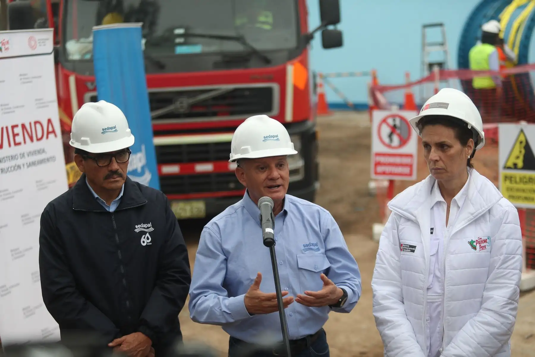 Presidente de Sedapal, Jorge Gómez Reátegui, durante la conferencia de prensa sobre el corte de agua en distintas zonas de la capital, horarios punto de acopios y despliegue para garantizar el abastecimiento adecuado.
Foto: ANDINA/Ricardo Cuba