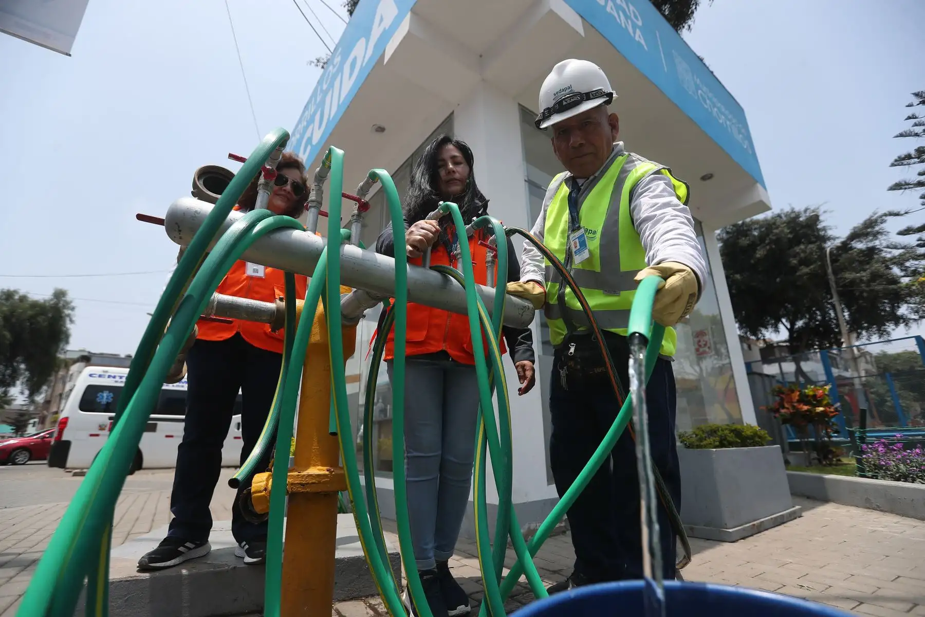 Punto de distribución de agua potable en Chorrillos, en el marco del corte general del agua en la ciudad. Foto: ANDINA/Ricardo Cuba