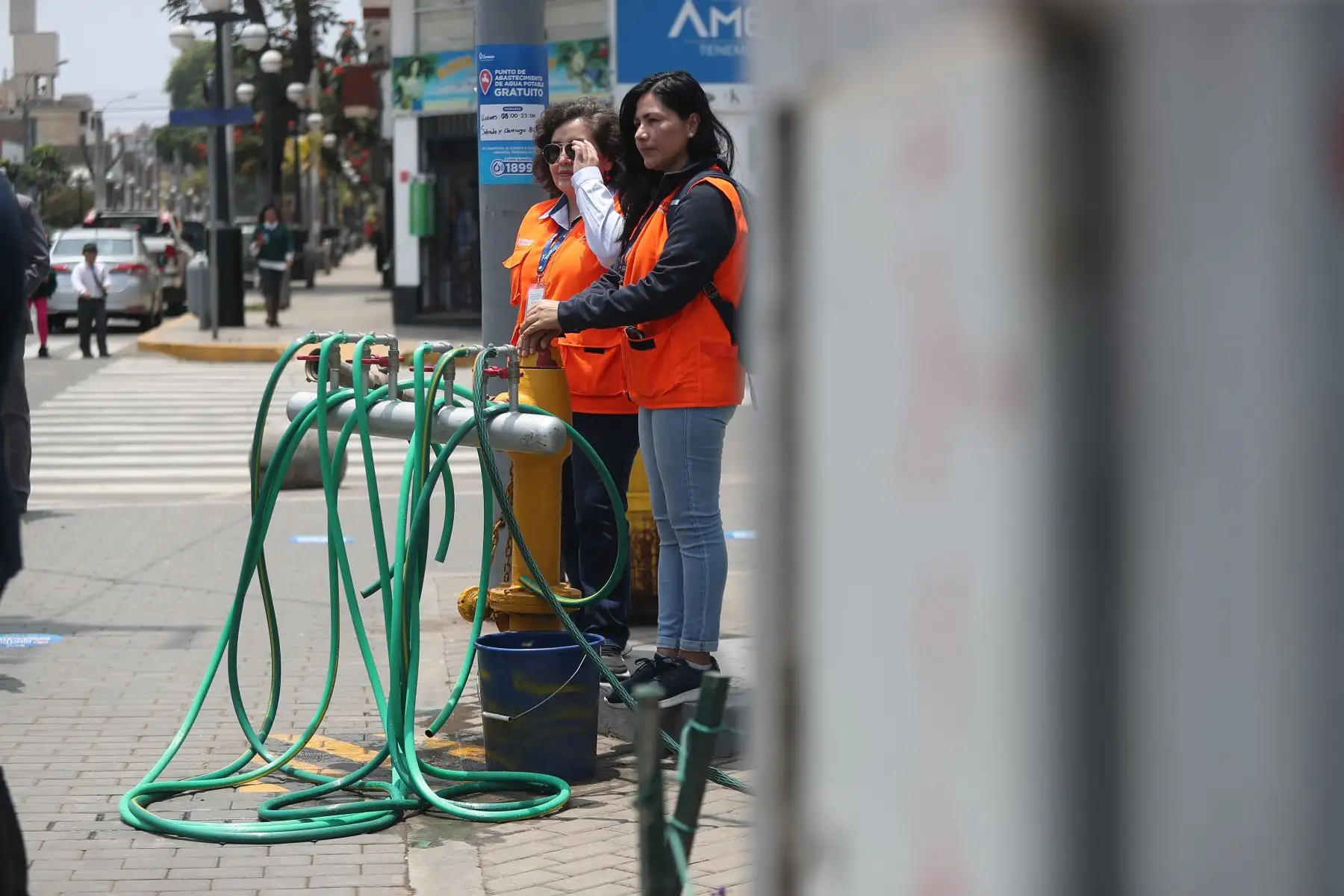 Punto de distribución de agua potable en Chorrillos. Foto: ANDINA/Ricardo Cuba