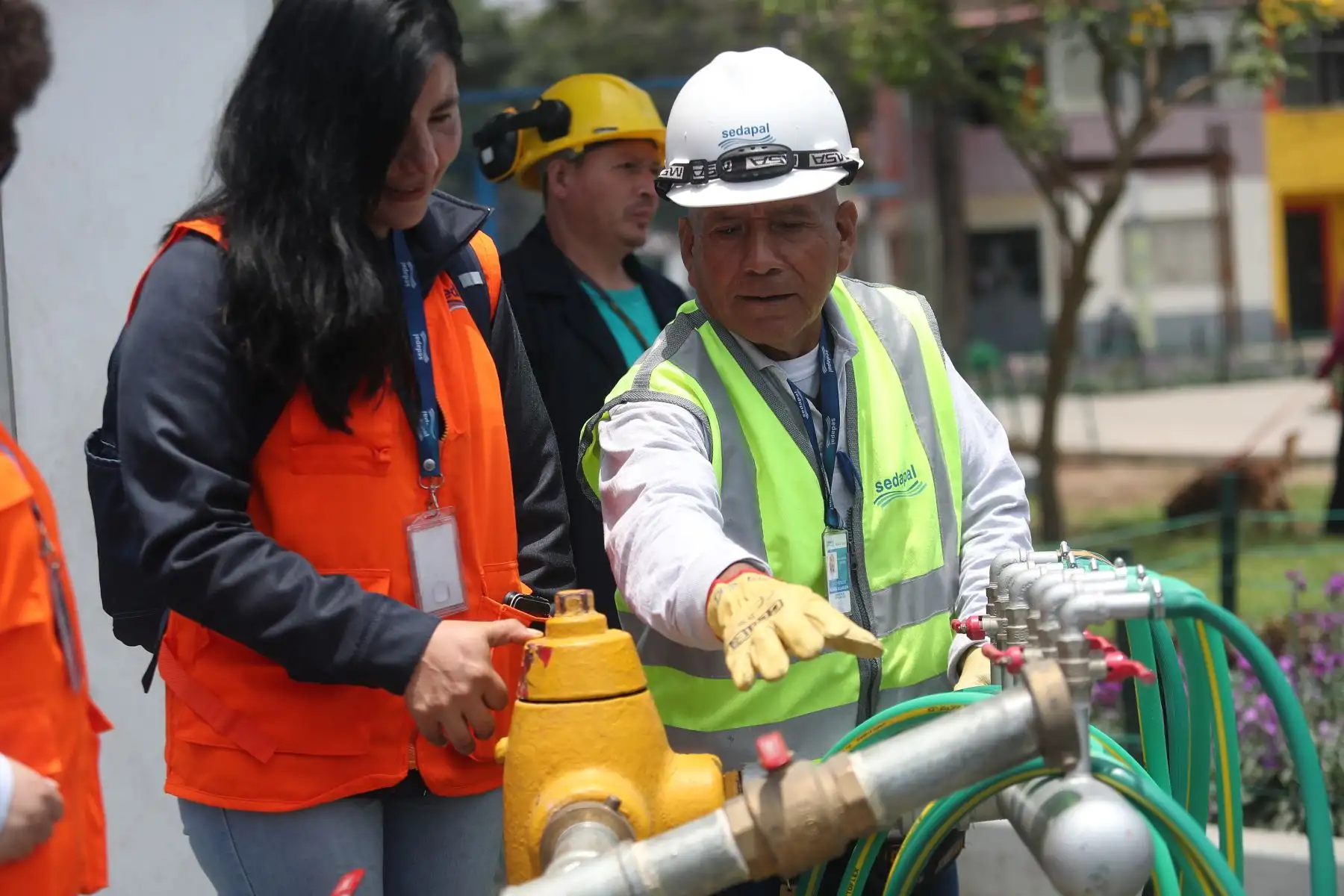 Punto de distribución de agua potable en Chorrillos, en el marco del corte general del agua en la ciudad. Foto: ANDINA/Ricardo Cuba