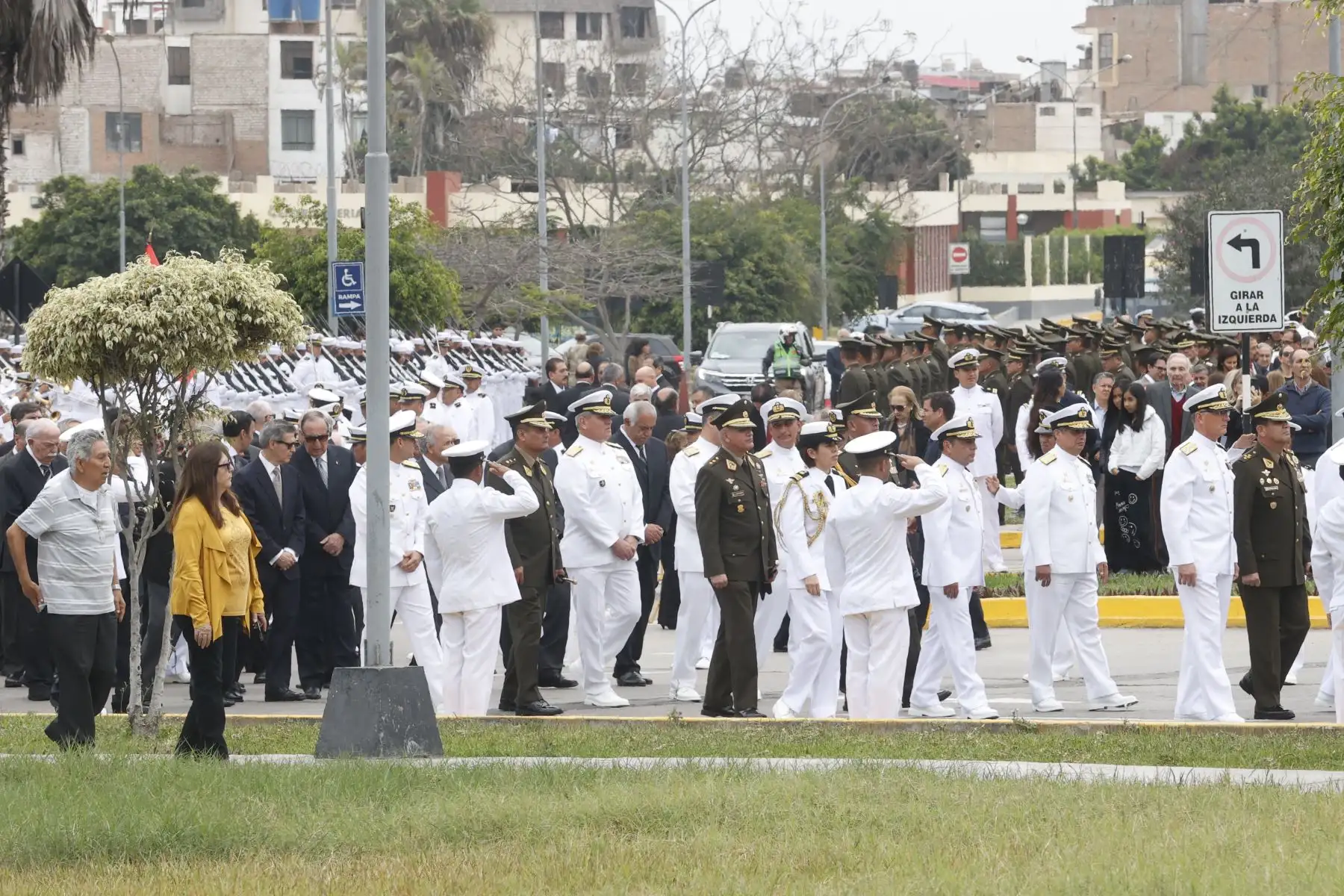 El Hospital Naval del Callao, ofreció una misa en honor al fallecido Almirante Luis Giampietri. Luego los restos fueron trasladados al Antiguo Cementerio Británico de Bellavista para su sepultura. Foto: ANDINA/ Vidal Tarqui