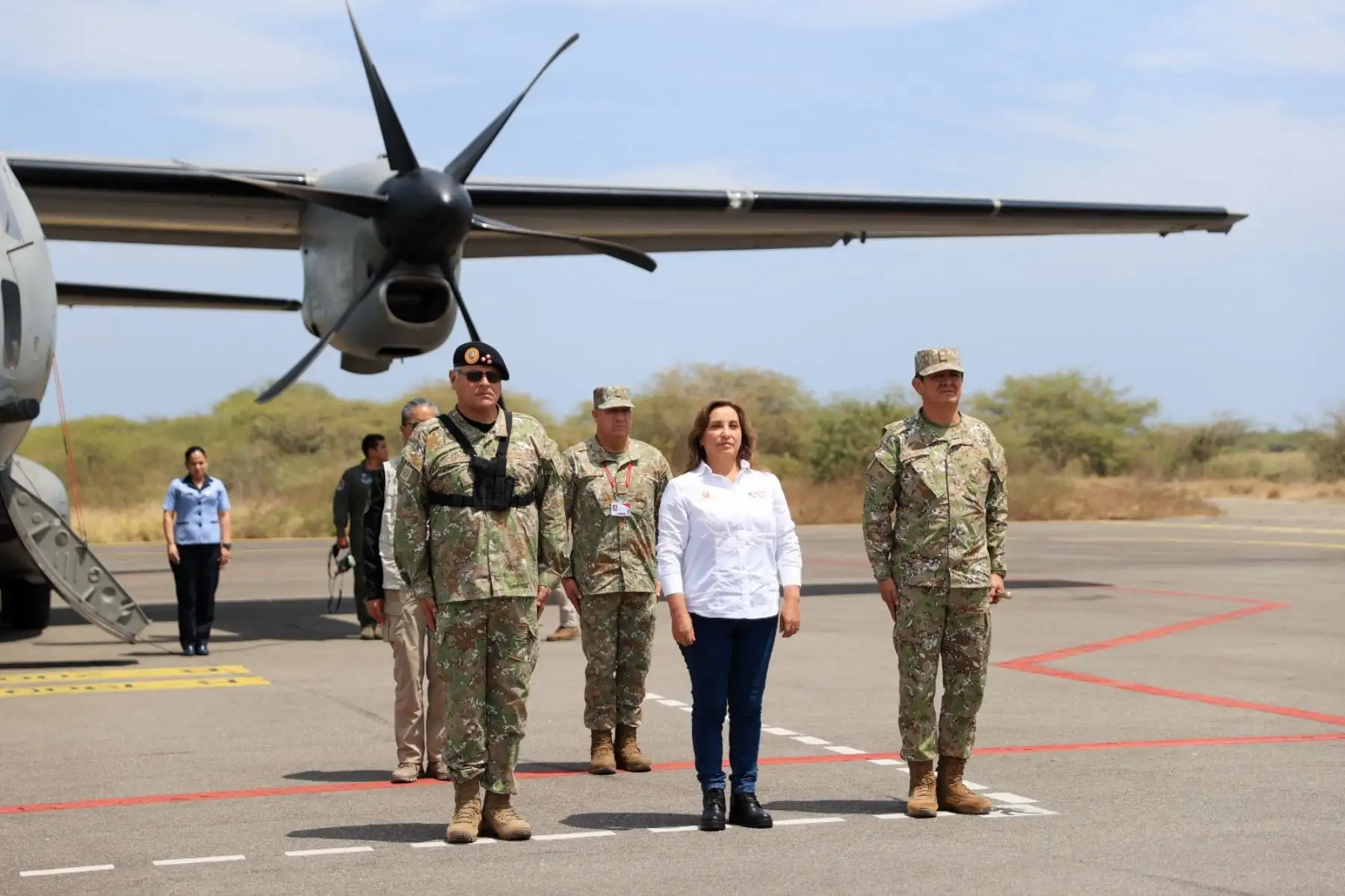 Presidenta Dina Boluarte realiza sobrevuelo de inspección para verificar trabajo de limpieza y descolmatación en río Zarumilla, Tumbes. Foto: ANDINA/ Prensa Presidencia