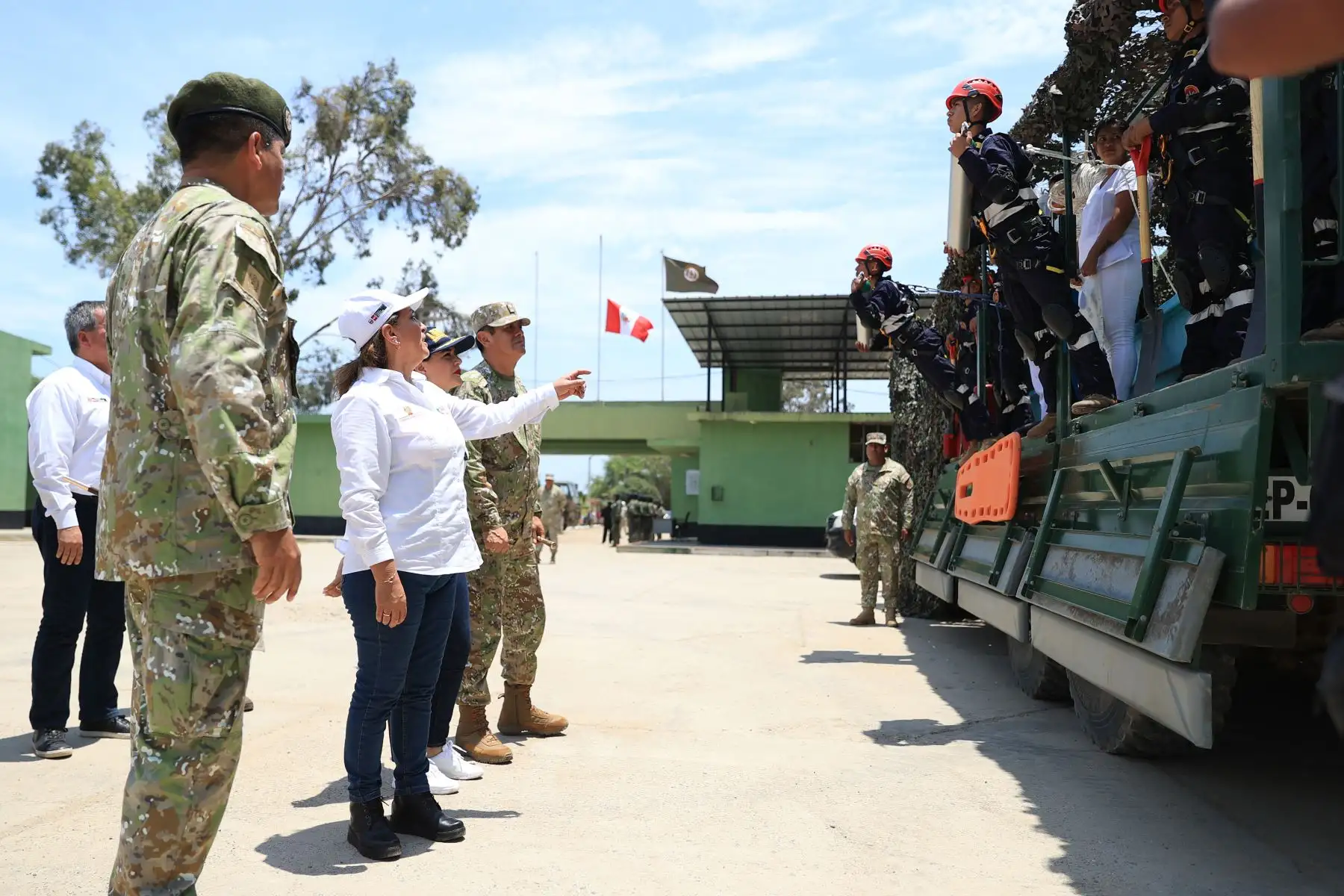 La Jefa del Estado, Dina Boluarte, entregó maquinaria en Tumbes. ANDINA/Prensa Presidencia