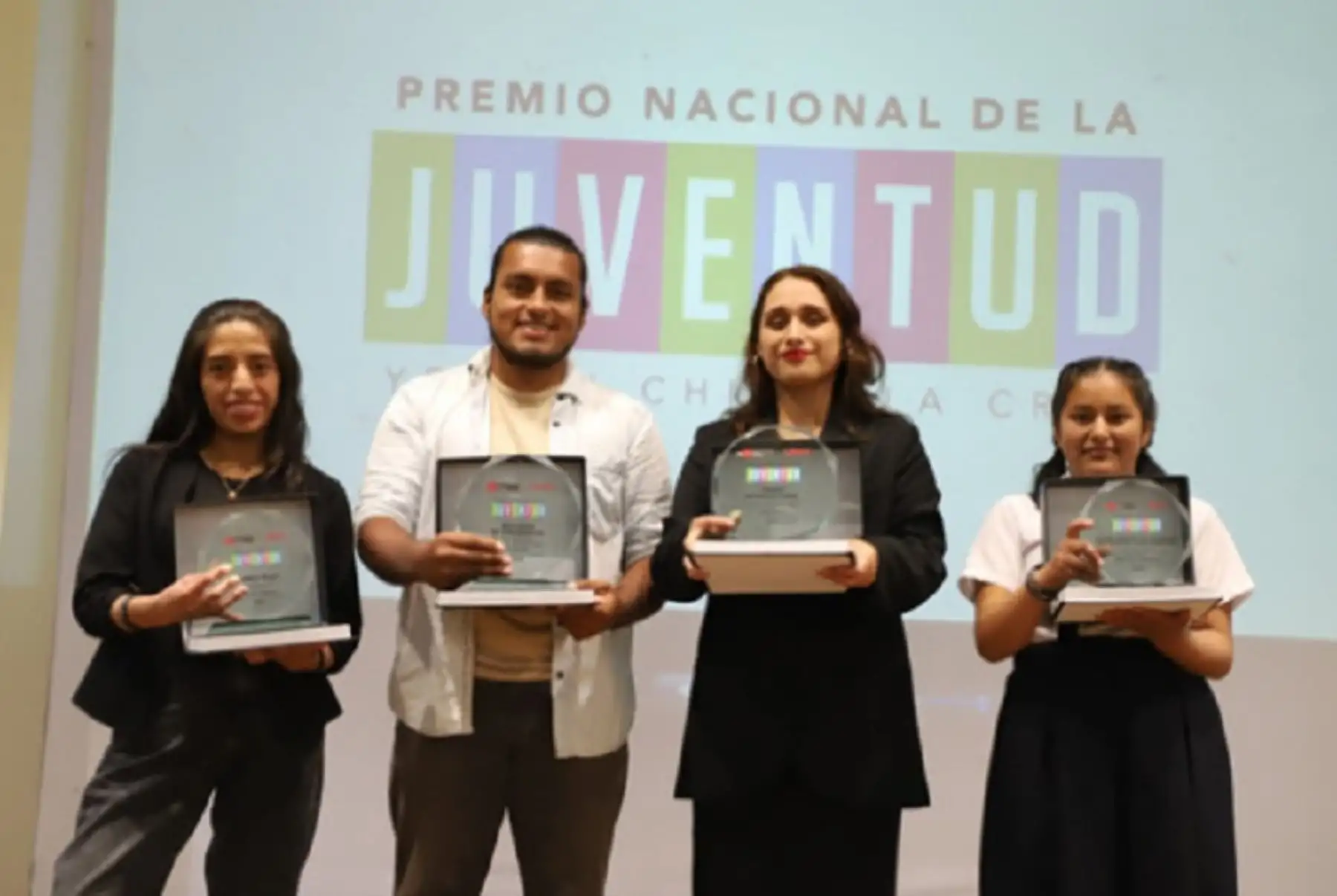 Los proyectos “Refugios de Emergencia”, de la región Lambayeque, y “Tanpu Intercultural”, de la región Lima, fueron los ganadores del Premio Nacional de la Juventud Yenuri Chiguala Cruz 2023, en las modalidades de Acciones 
solidarias y altruistas y Artes, respectivamente, que otorga la Secretaría Nacional de la Juventud (Senaju) del Ministerio de Educación (Minedu)
