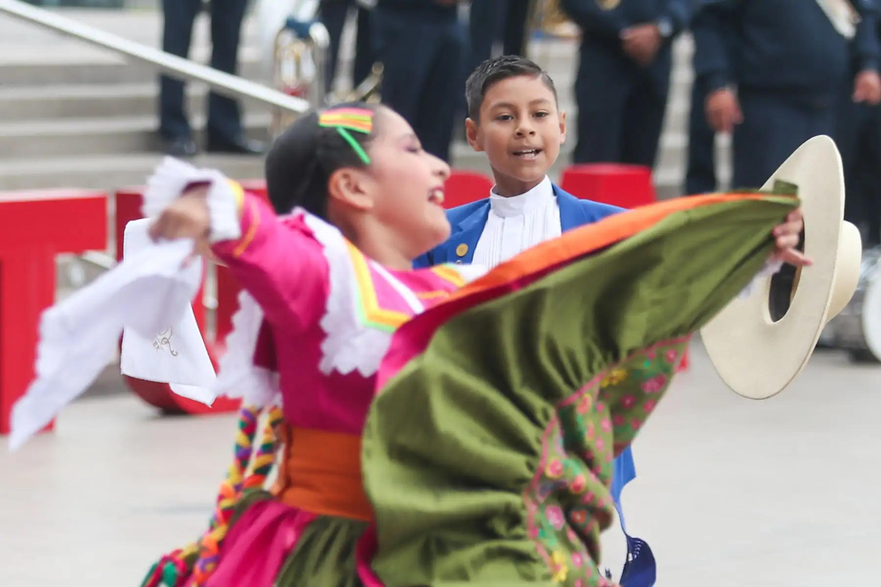 Hoy en el Día De marinera, celebramos todas sus expresiones, desde sus adaptaciones locales hasta su música y canto, que la hacen una de las danzas representativas de nuestro país.El ministerio de cultura organiza maratón de marinera con banda de música de la marina de guerra del Perú, escuela nacional superior de floclore José María Arguedas y más actividades.
Foto: ANDINA/Ricardo Cuba