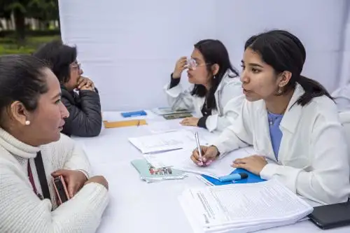 Con motivo del Día Mundial de la Salud Mental, que se celebra el 10 de octubre, el Seguro Social de Salud (EsSalud) realizó una feria con atenciones gratuitas en psicología y medicina complementaria, en el Circuito Mágico del Agua, para personas de todas las edades. Foto: EsSalud.