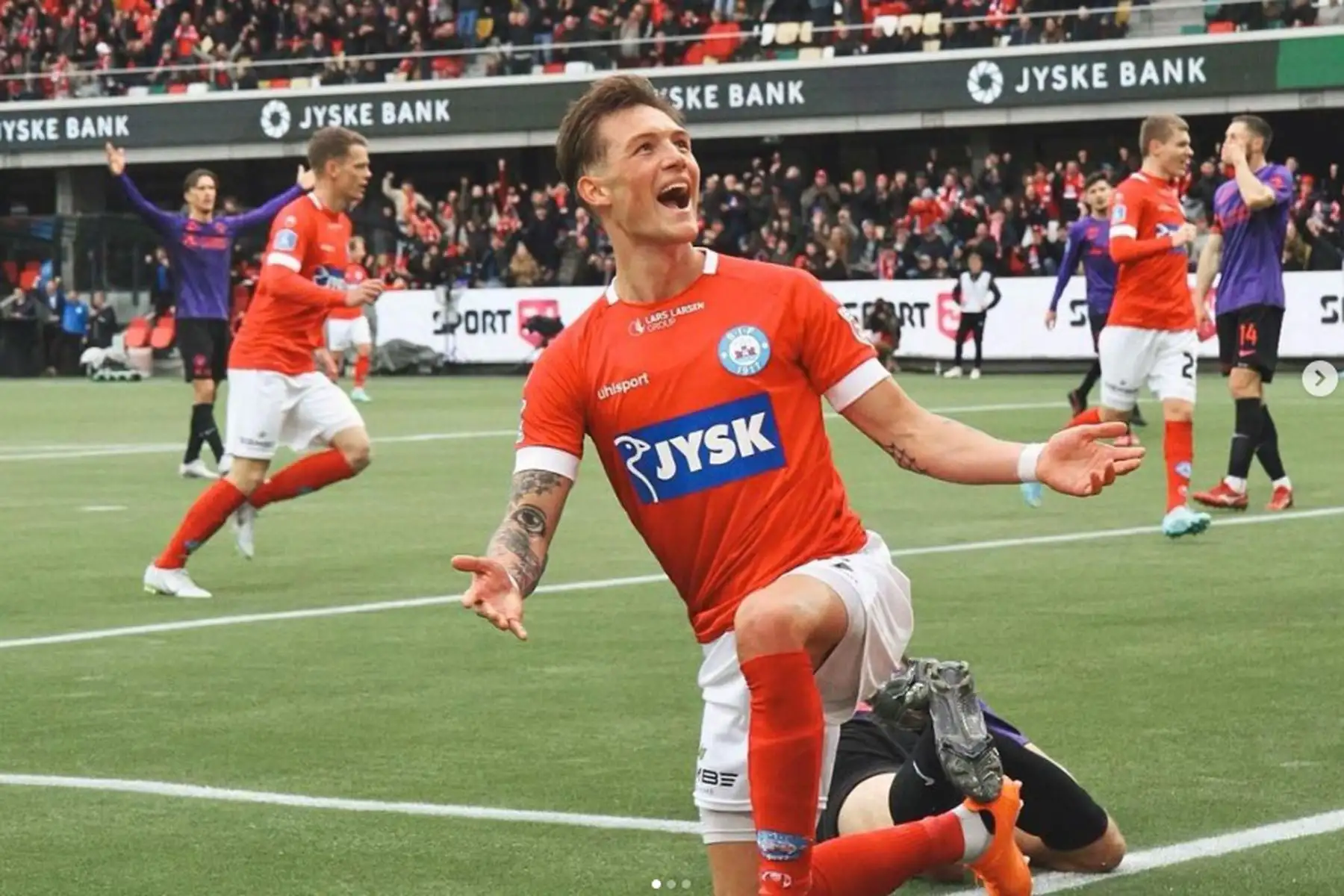 El futbolista Oliver Sonne llegó este sábado al país para sumarse al cuadro bicolor a fin de disputar los partidos de la fecha doble de las Eliminatorias al Mundial 2026 ante Chile y Argentina.
Foto: Instagram Oliver Sonne