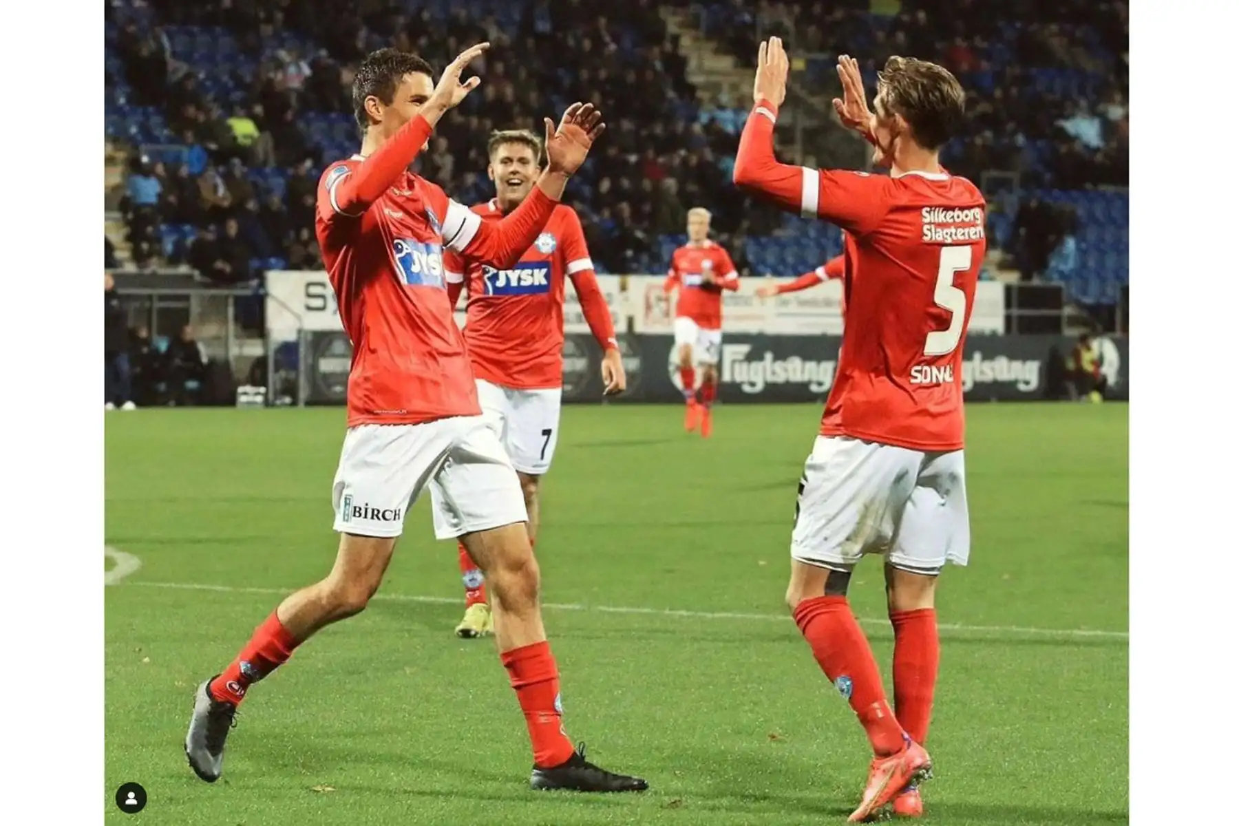 El futbolista Oliver Sonne llegó este sábado al país para sumarse al cuadro bicolor a fin de disputar los partidos de la fecha doble de las Eliminatorias al Mundial 2026 ante Chile y Argentina.
Foto: Instagram Oliver Sonne