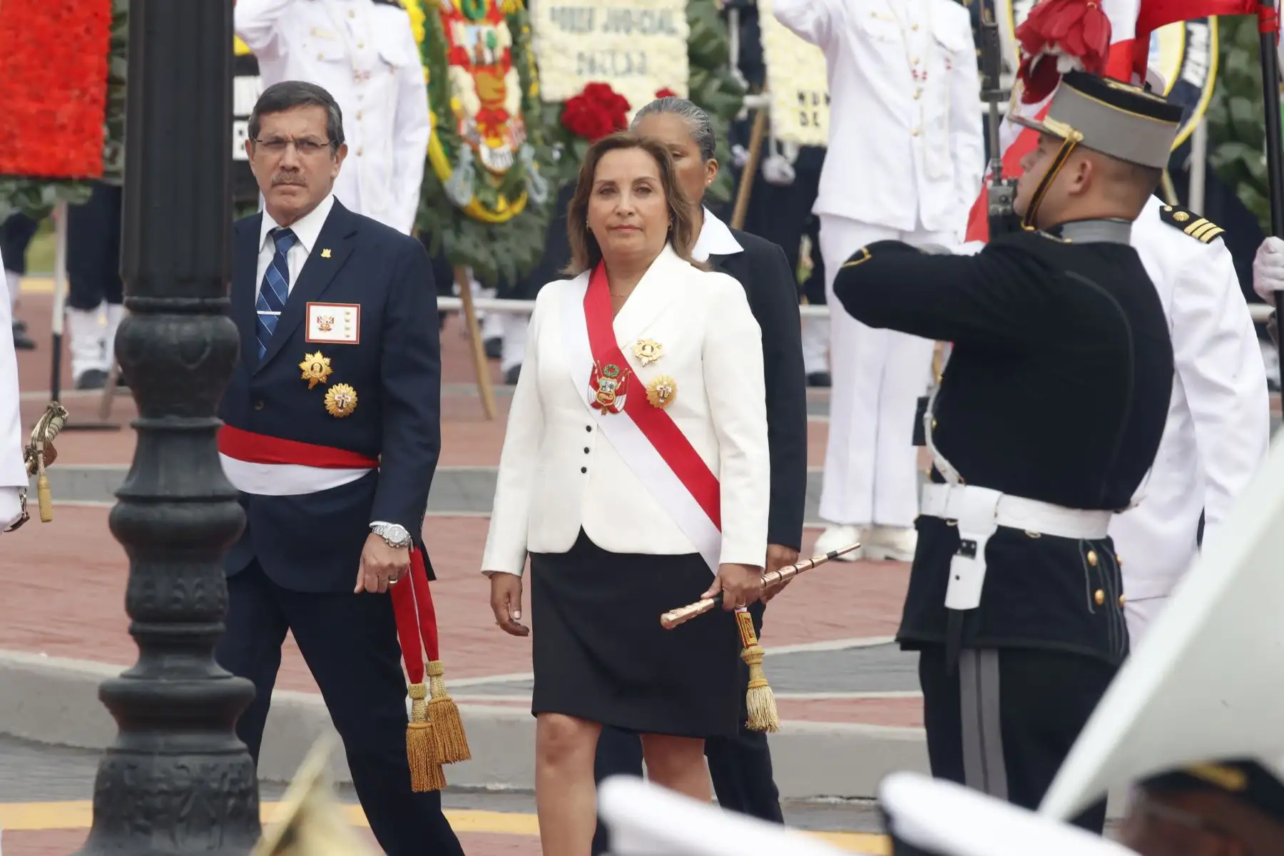 La presidenta Dina Boluarte participa en la ceremonia por el 202.° aniversario de la Marina de Guerra del Perú y el 144.° aniversario del glorioso Combate Naval de Angamos Foto: ANDINA/Vidal Tarqui