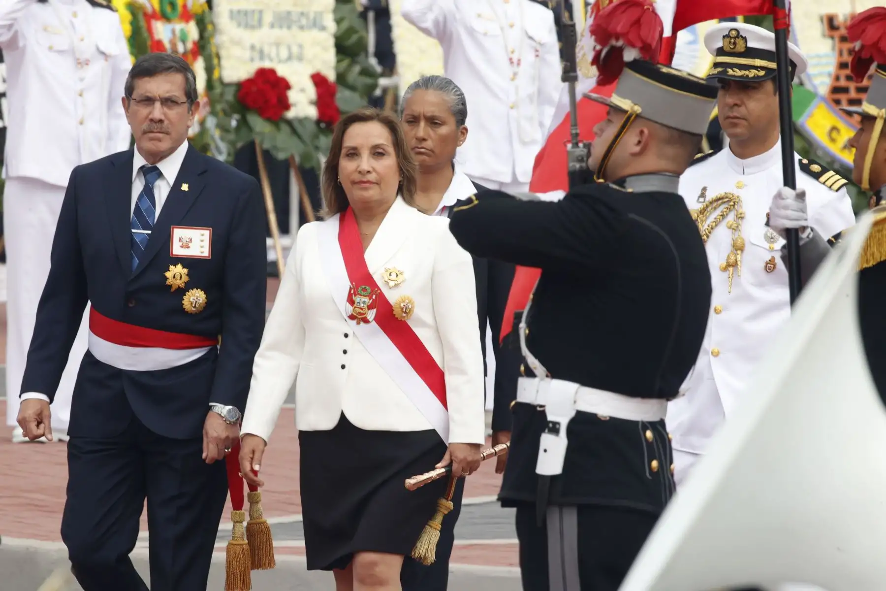 La presidenta Dina Boluarte participa en la ceremonia por el 202.° aniversario de la Marina de Guerra del Perú y el 144.° aniversario del glorioso Combate Naval de Angamos Foto: ANDINA/Vidal Tarqui