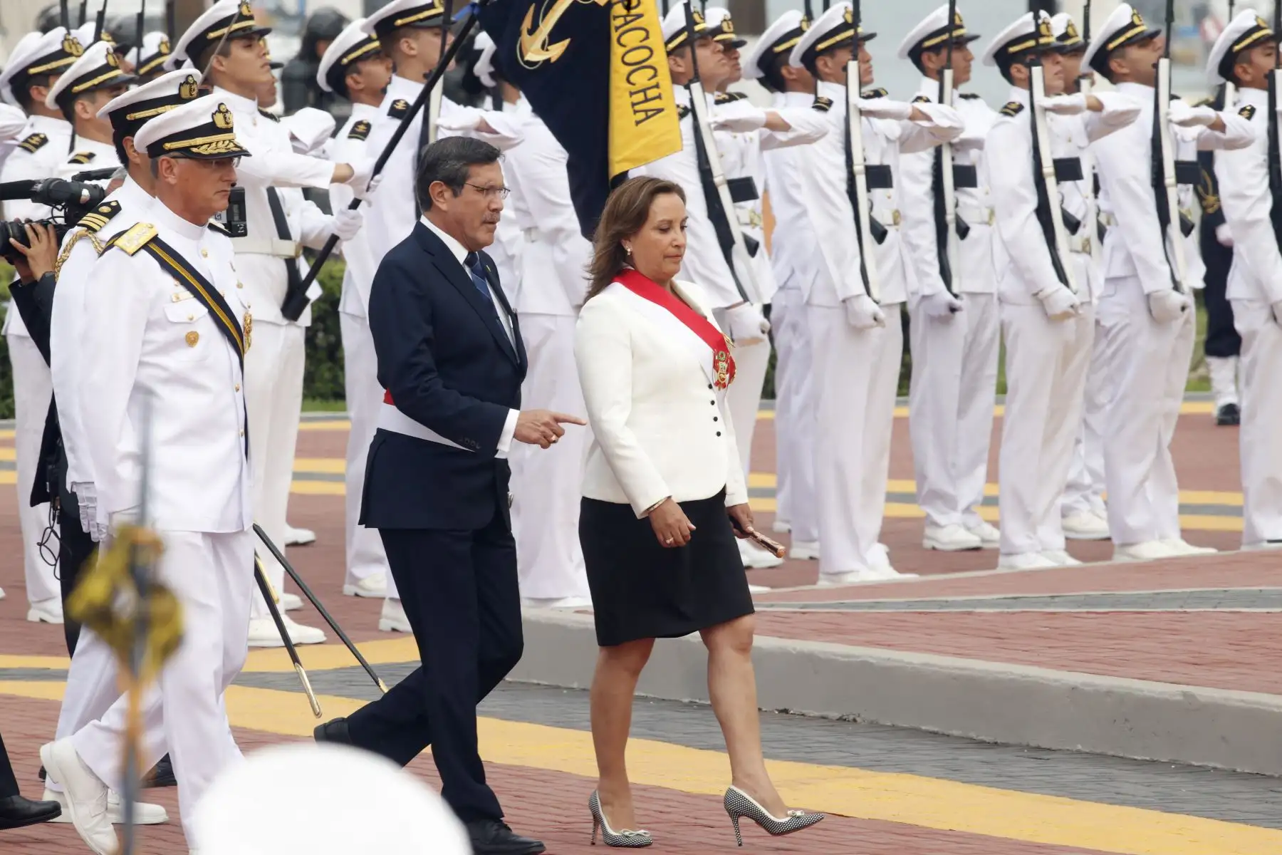 La presidenta Dina Boluarte participa en la ceremonia por el 202.° aniversario de la Marina de Guerra del Perú y el 144.° aniversario del glorioso Combate Naval de Angamos Foto: ANDINA/Vidal Tarqui