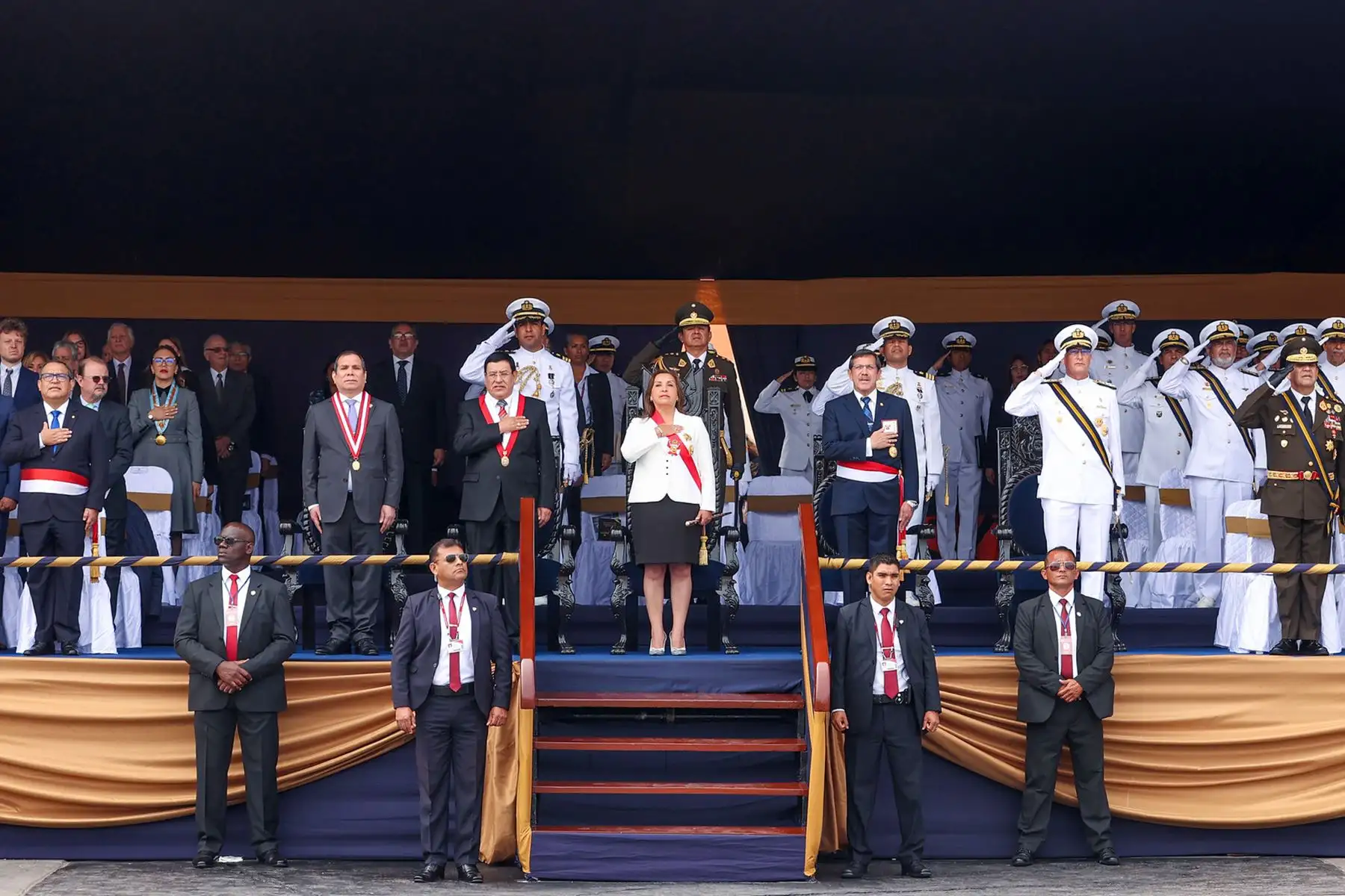 La presidenta Dina Boluarte participa en la ceremonia por el 202.° aniversario de la Marina de Guerra del Perú y el 144.° aniversario del glorioso Combate Naval de Angamos.
Foto: ANDINA/Prensa Presidencia