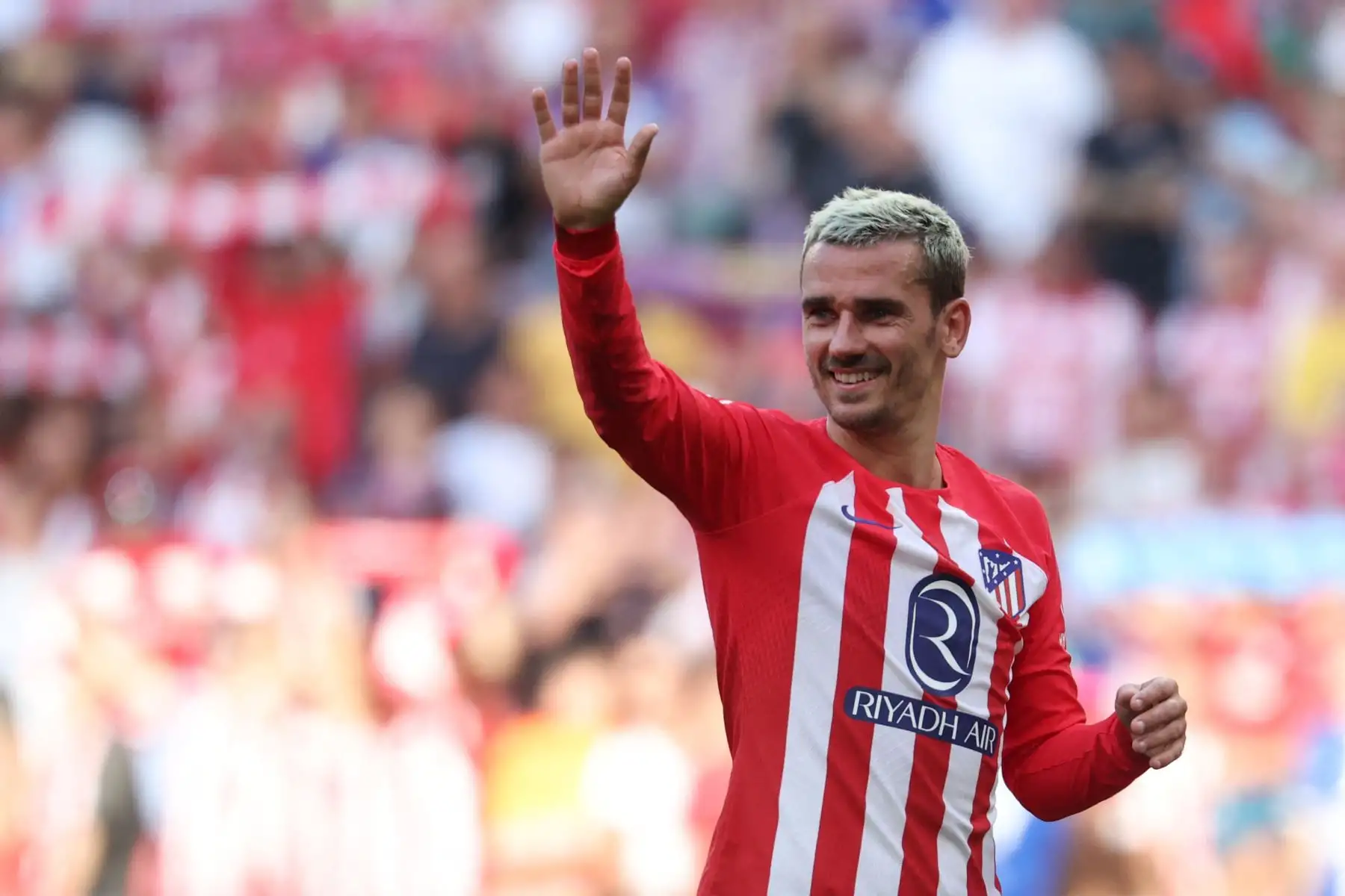 El delantero francés del Atlético de Madrid, Antoine Griezmann, celebra la victoria al final del partido de fútbol de la liga española entre el Club Atlético de Madrid y la Real Sociedad en el estadio Wanda Metropolitano de Madrid.
Foto: AFP