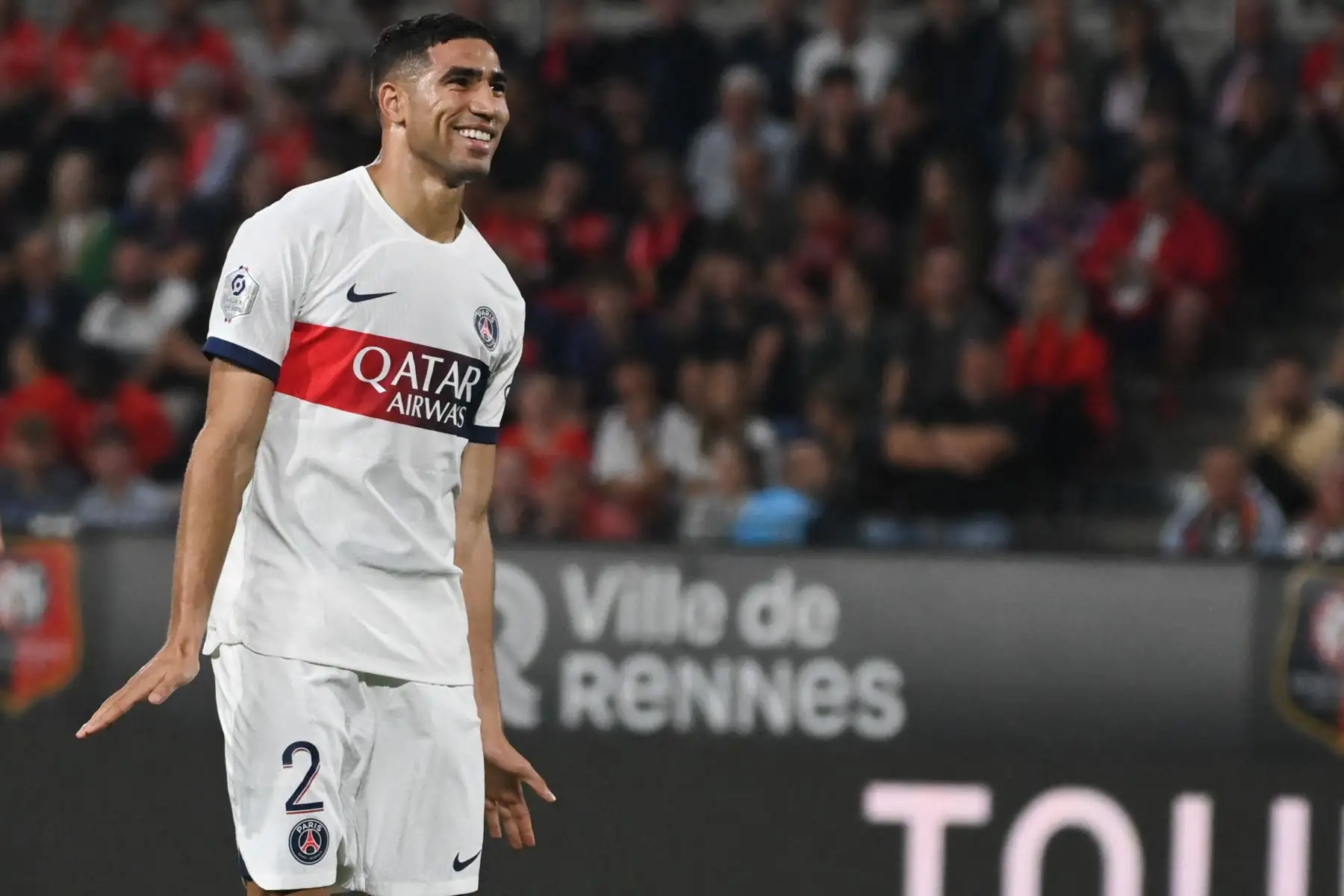 Achraf Hakimi, defensor marroquí del Paris Saint-Germain #02, celebra tras marcar un gol durante el partido de fútbol francés L1 entre Rennes y Paris Saint-Germain (PSG) en el parque Roazhon de Rennes, oeste de Francia, el 8 de octubre de 2023.
Foto: AFP