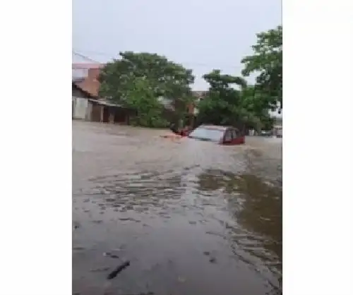 Puerto Maldonado soportó ayer una lluvia intensa que afectó a más de 30 viviendas.